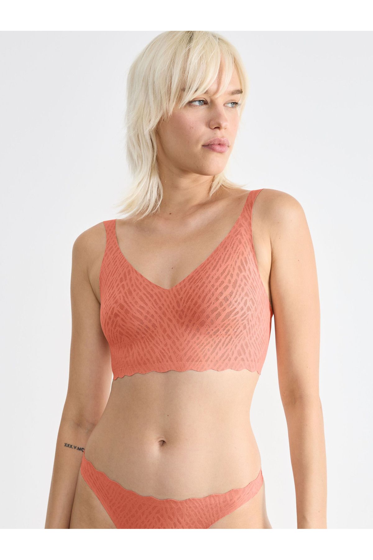 SLOGGI-T-shirt-bh Zero Feel Bliss Bralette 1