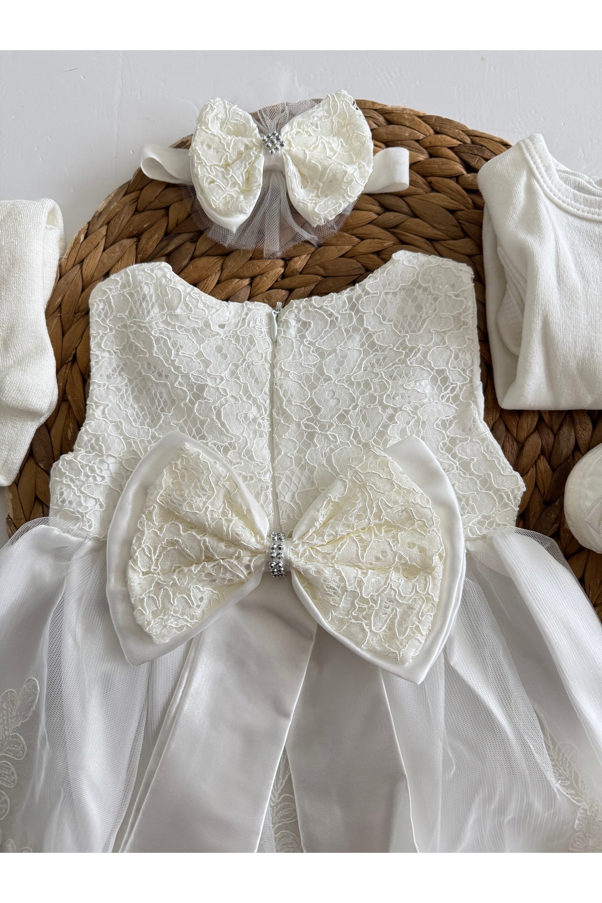 PİLEKİ BABY Kız Bebek Yenidoğan  Gelinlik Prenses Elbise 5 parça Mevlütlük Set Uzun Kollu Dantelli Elbise fotoğrafı 2 (önizleme)