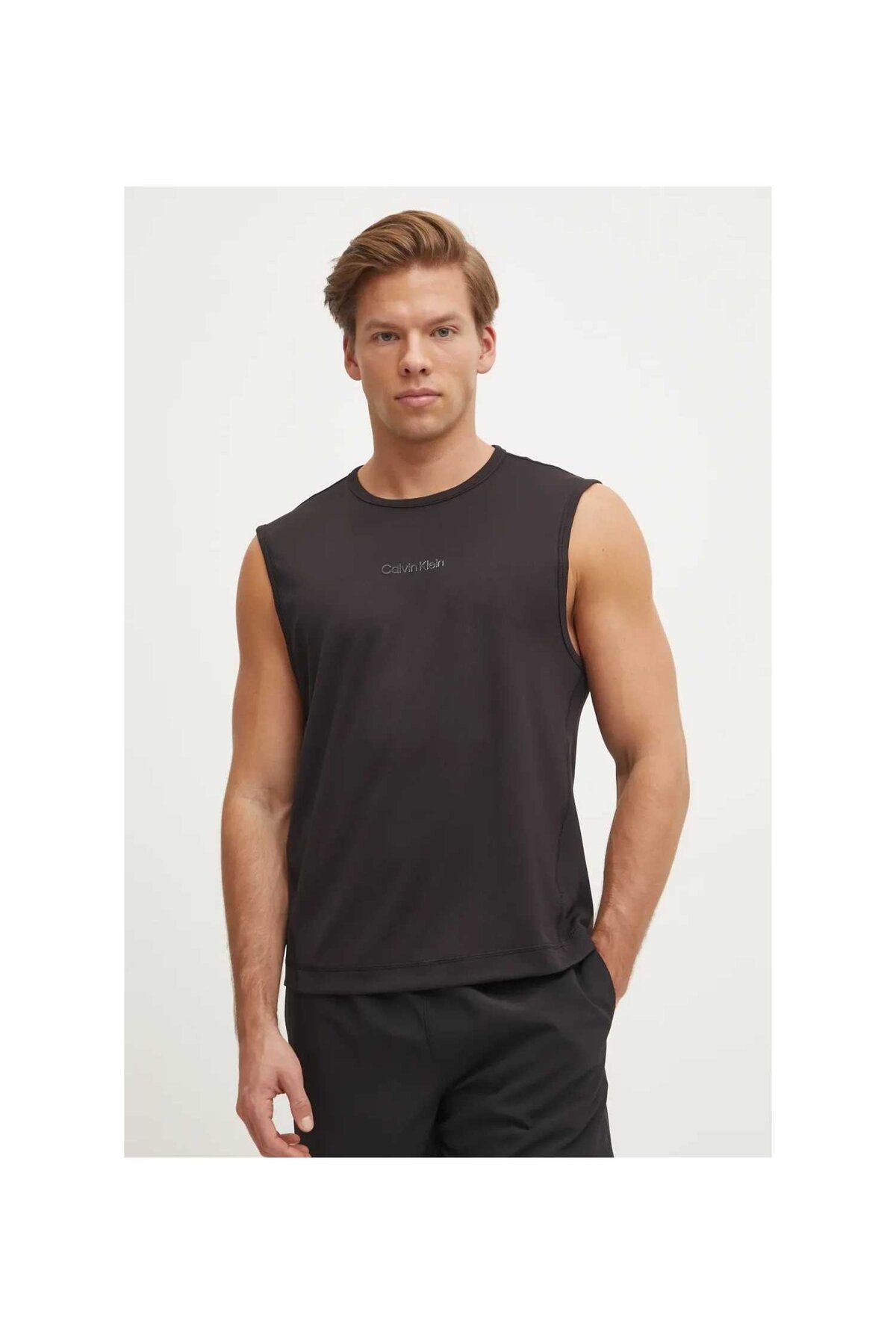 Calvin Klein Erkek Regular Fit Hızlı Koruma Özellikli Yuvarlak Yakalı Kolsuz Siyah Bluz LVGMS5K165-UB1
