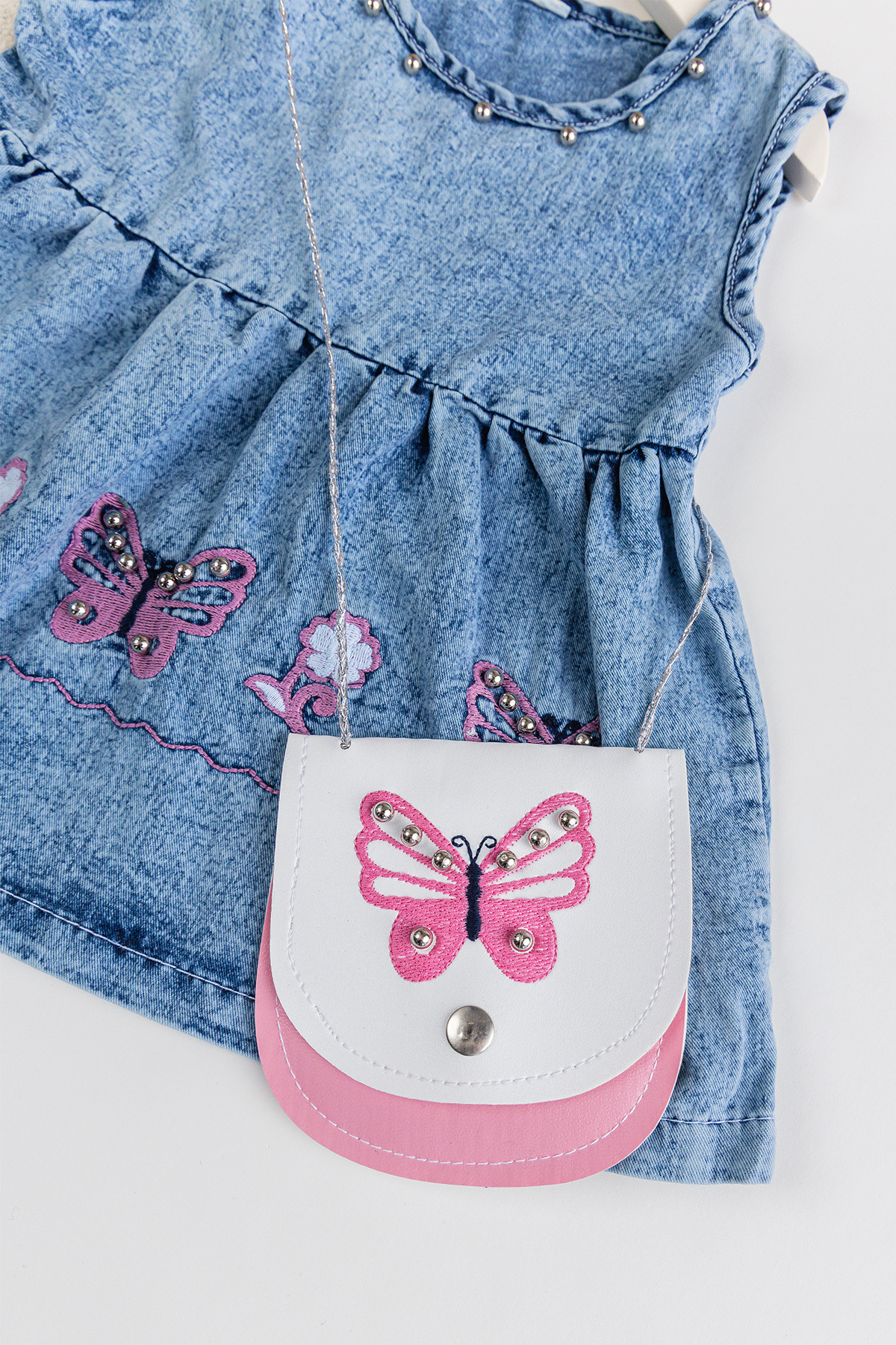 Babymod Kelebek İşlemeli Boncuklu Çanta Hediyeli Kız Bebek Kot Elbise Jean Jile fotoğrafı 3 (önizleme)