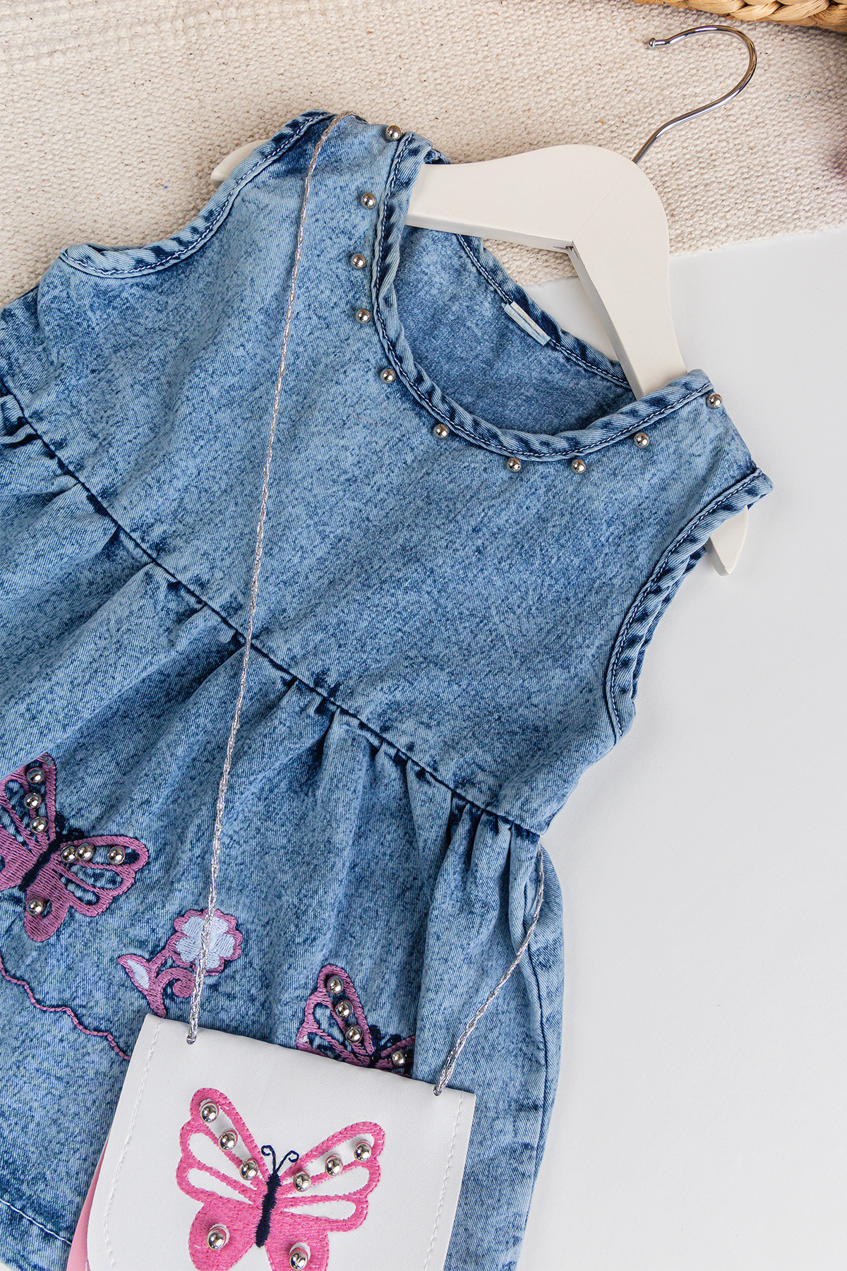 Babymod Kelebek İşlemeli Boncuklu Çanta Hediyeli Kız Bebek Kot Elbise Jean Jile fotoğrafı 2 (önizleme)