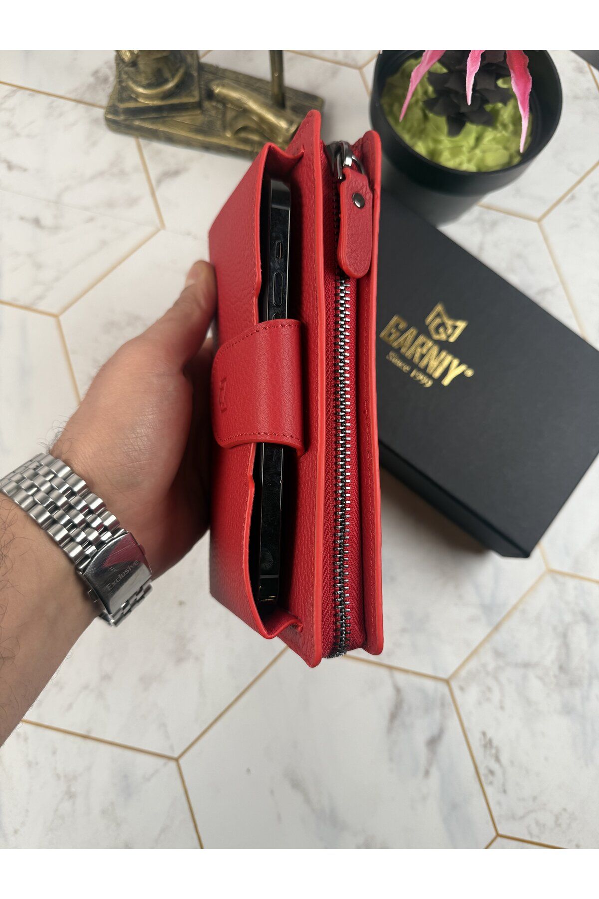 Garniy-Red Wallet with Phone Compartment and Handle, Large Compartment 3