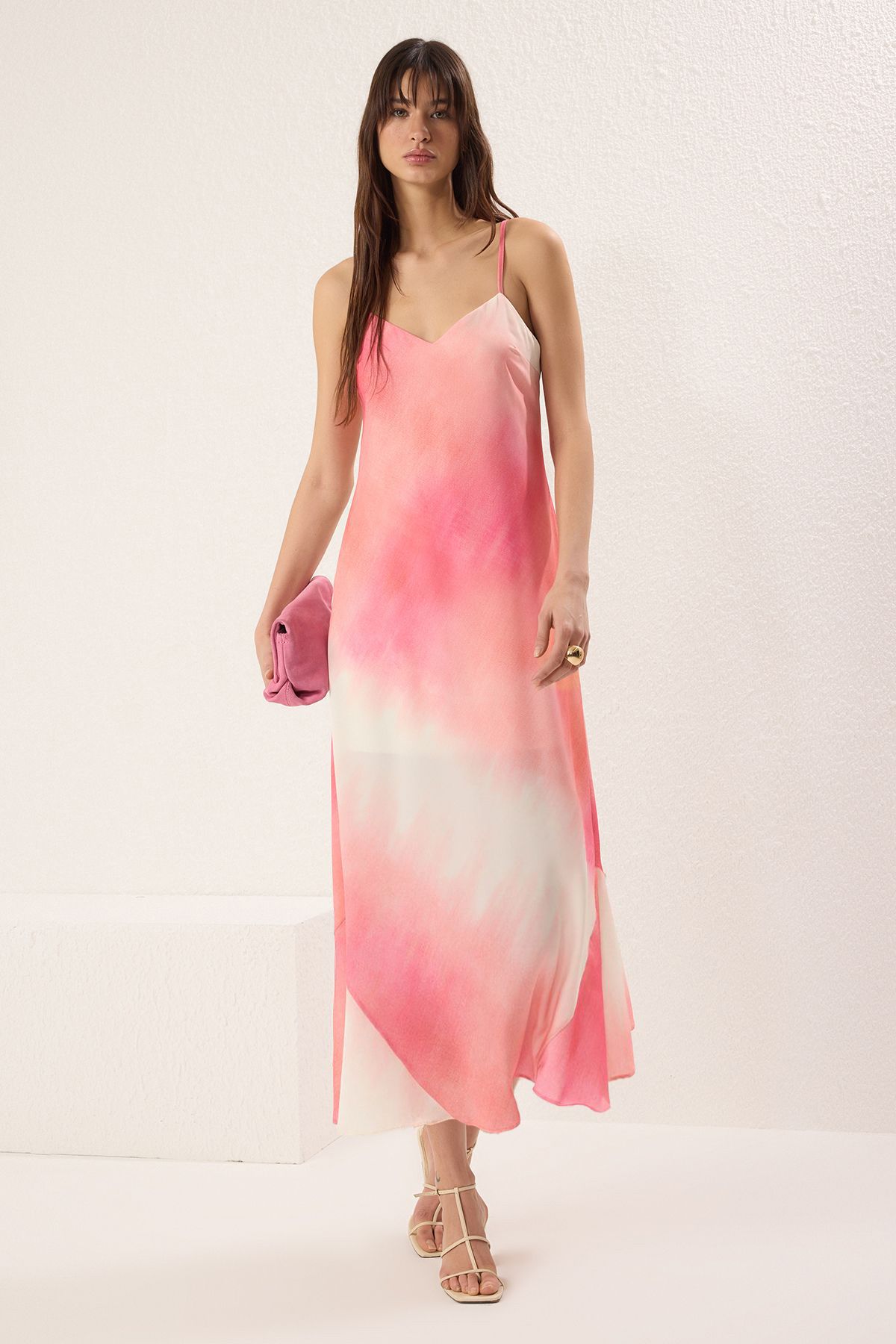 Trendyol Collection Rózsaszín virágos A-vonalú maxi szőtt ruha TWOSS23EL02416