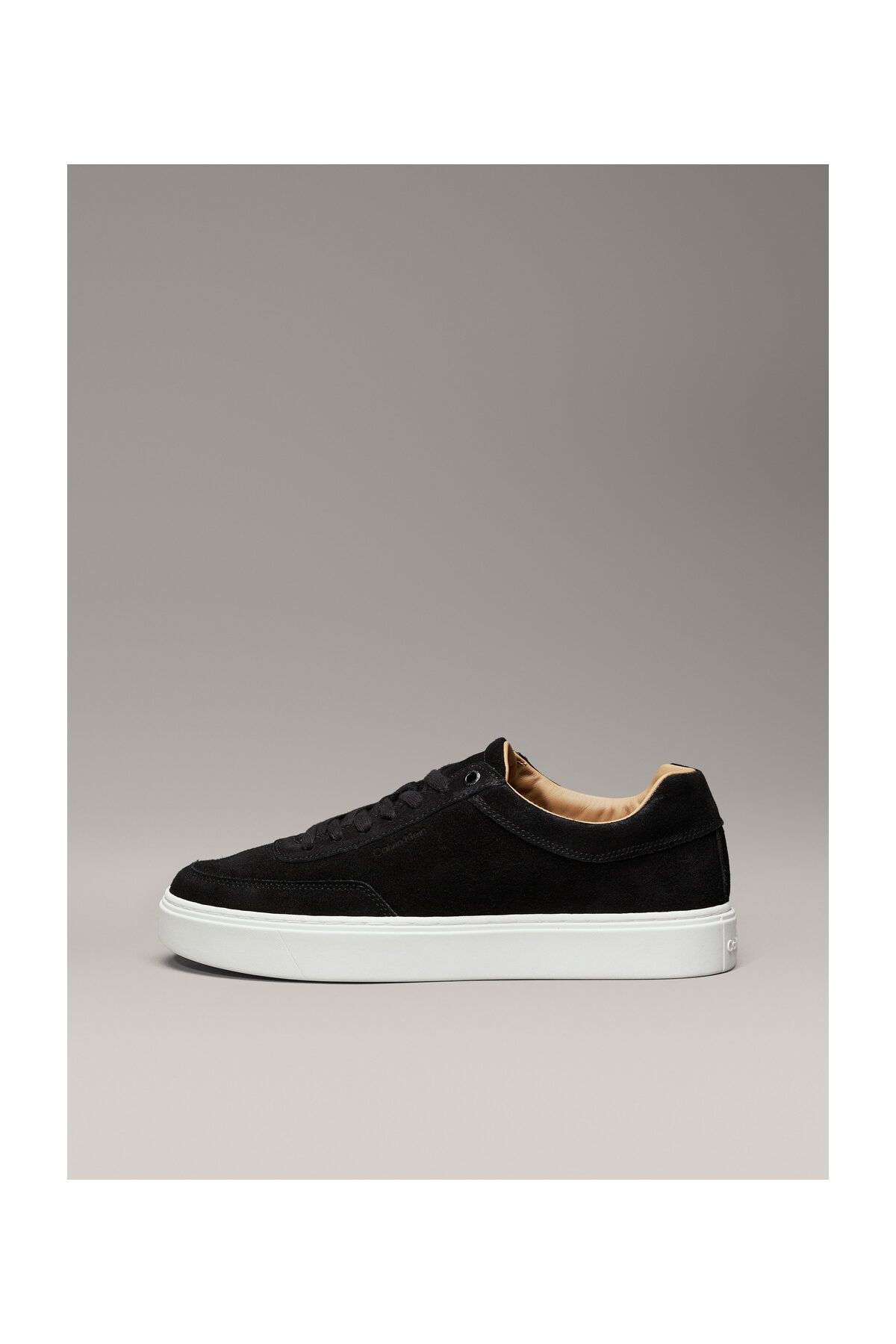 Calvin Klein-Schnürschuhe aus Wildleder mit Spitze 9