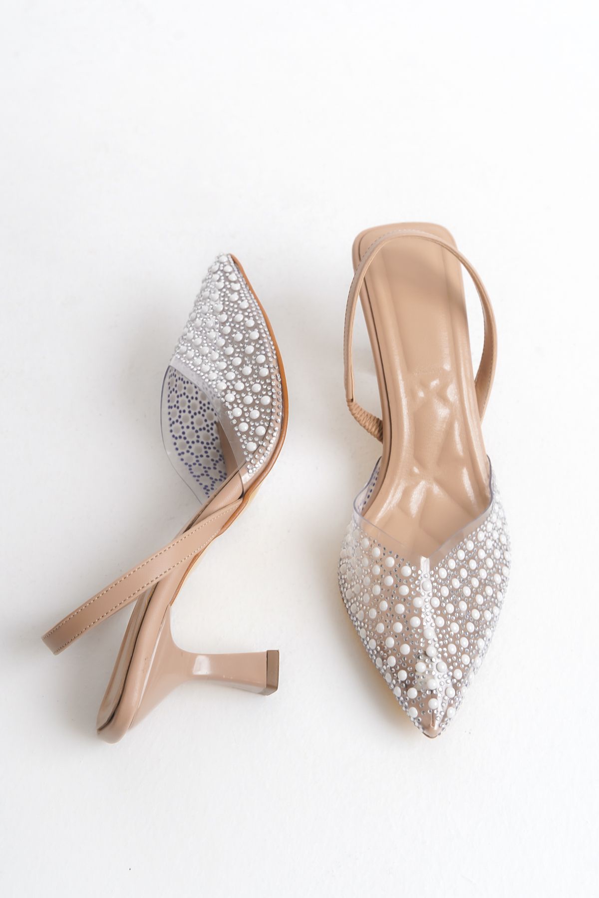 TRENDYOL SHOES-Beigefarbene Damen-Abendkleid-High-Heels aus Vinyl mit Perlendetails und offenem Rücken und Strasssteinen TAKSS25TO00007 7