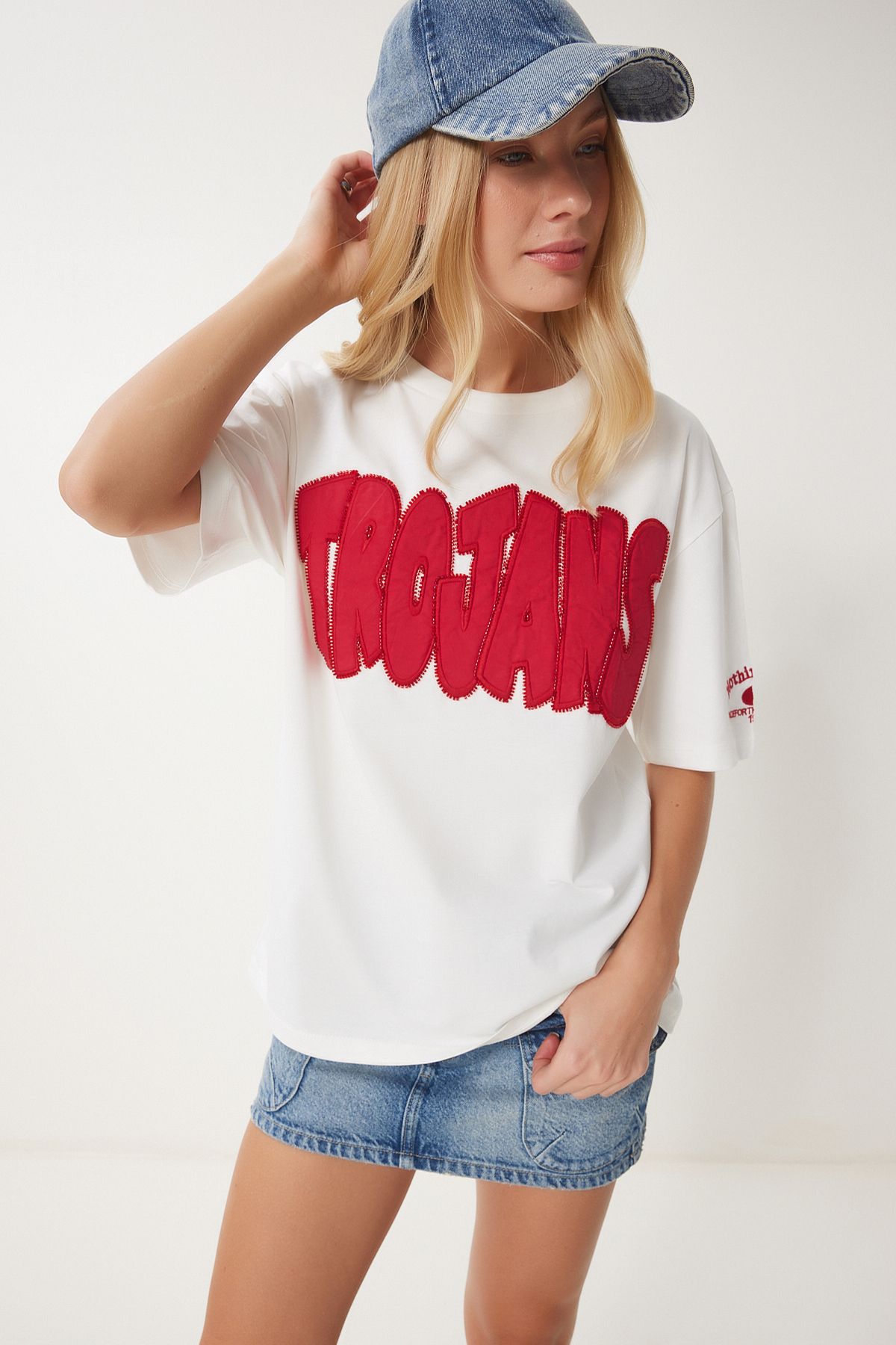 Happiness İstanbul-Damen-T-Shirt aus Baumwolle mit Slogan-Perlenstickerei in Ecru CR00463 2