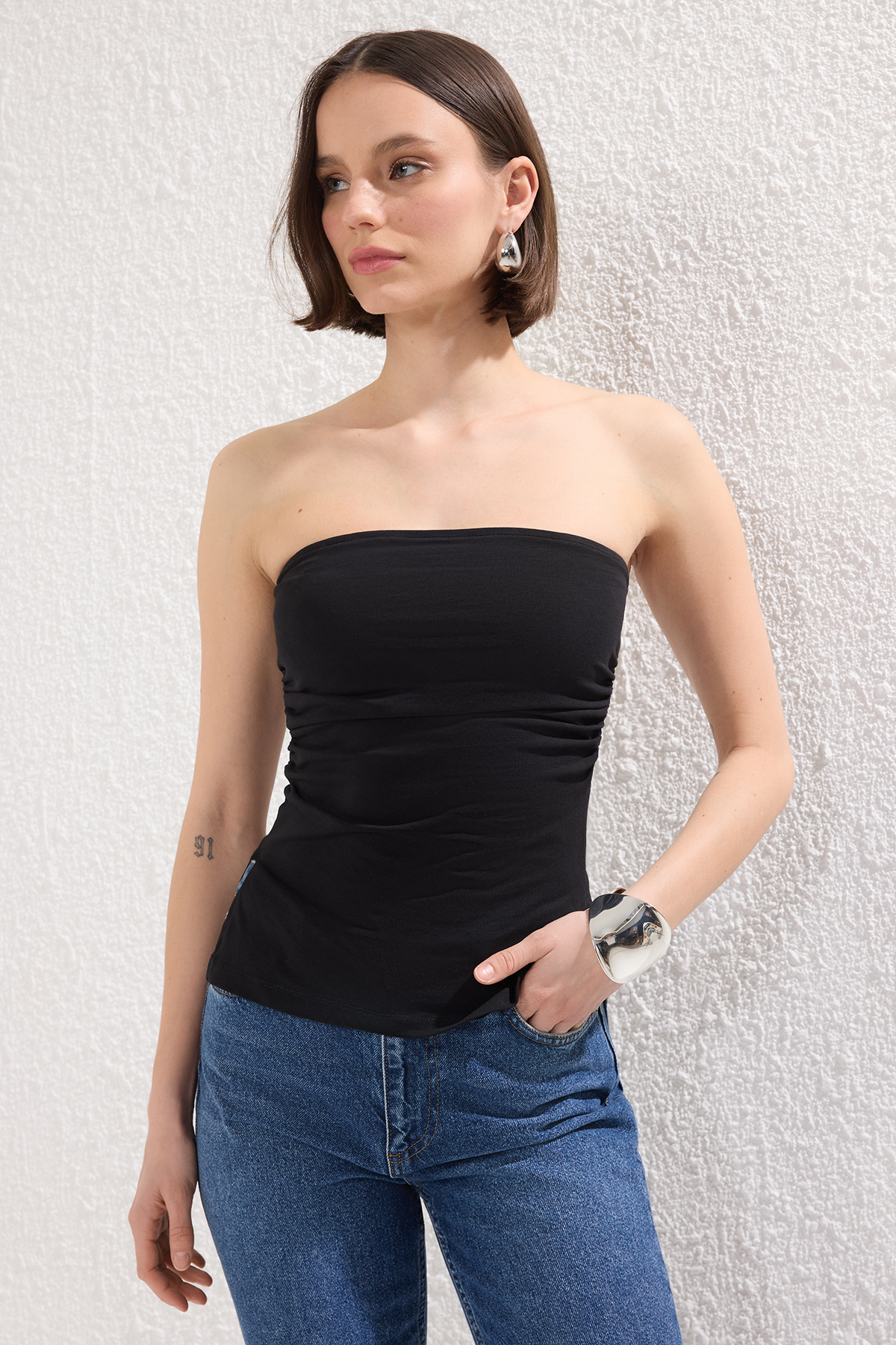 Trendyolmilla  Siyah Pamuklu Esnek Straplez Büzgü/Drape Detaylı Örme Bluz TWOSS25BZ00484 - Görsel 2