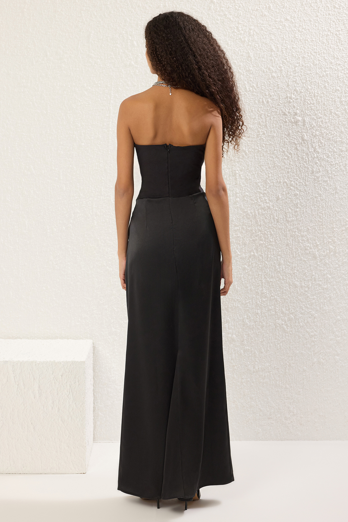 Trendyolmilla  Siyah Straplez Dokuma Uzun Şık Mezuniyet/Balo Abiye Gece Mezuniyet Elbisesi TPRAW25EL00195 - Görsel 8