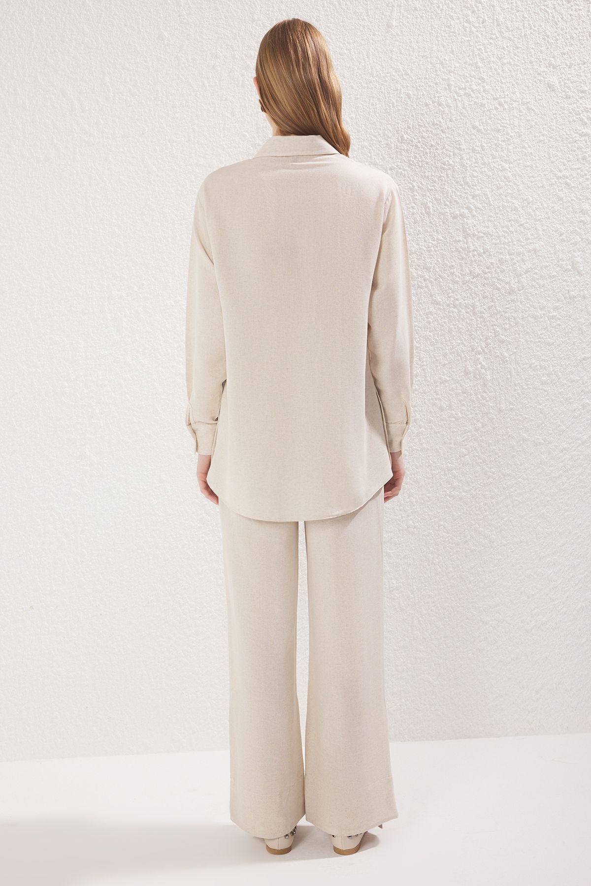 Trendyol Modest-Set de sus și de jos țesut cu nasturi din sidef cu aspect de in bej TCTSS25US00029 4