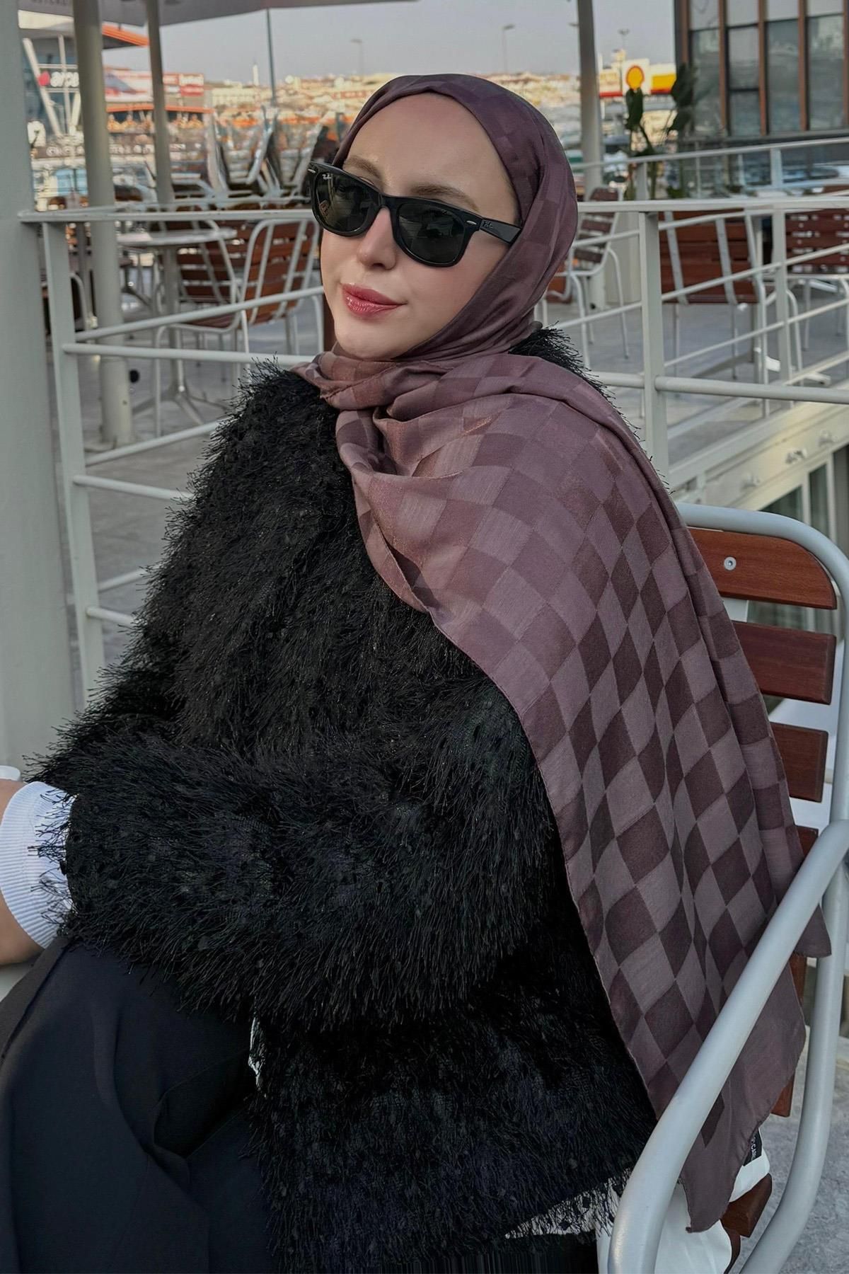 carell Sibel Parça'nın Tercihi Dama Jakar İtalyan İpekli Şal Koyu Gül Kurusu