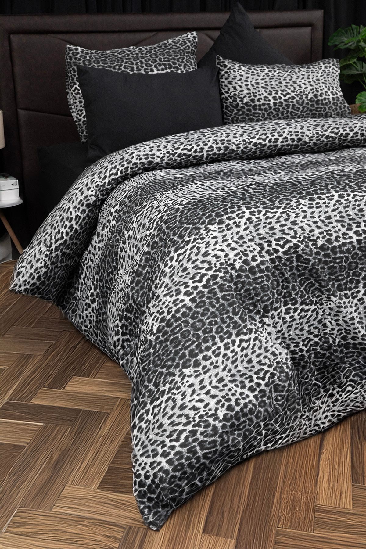 FAVORA-Black Leopard Patterned Double Duvet Cover Set with Elastic Sheets 2