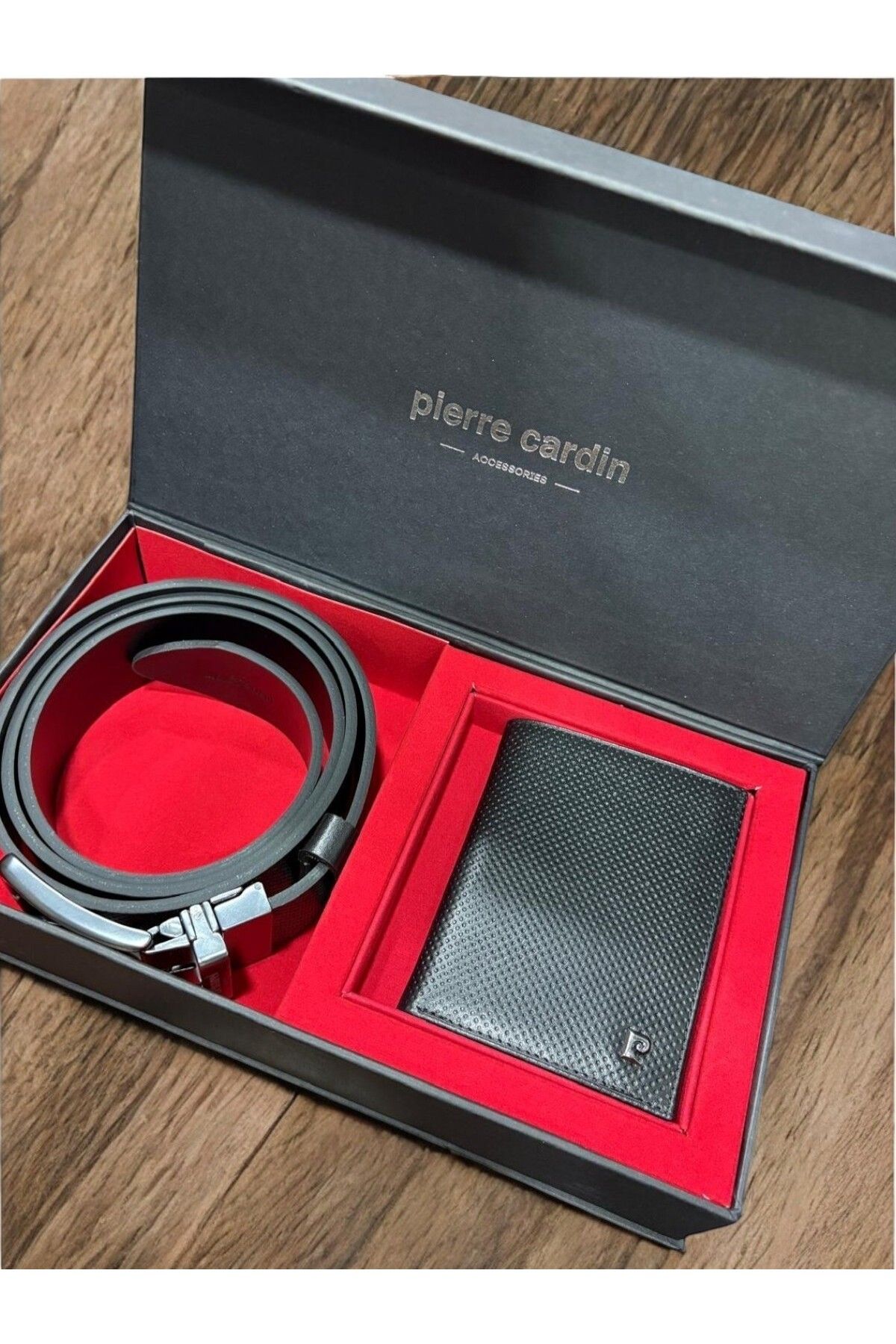 کمربند مشکی مردانه کیف پول جعبه هدیه ویژه مجموعه 2 قطعه داماد Pierre Cardin