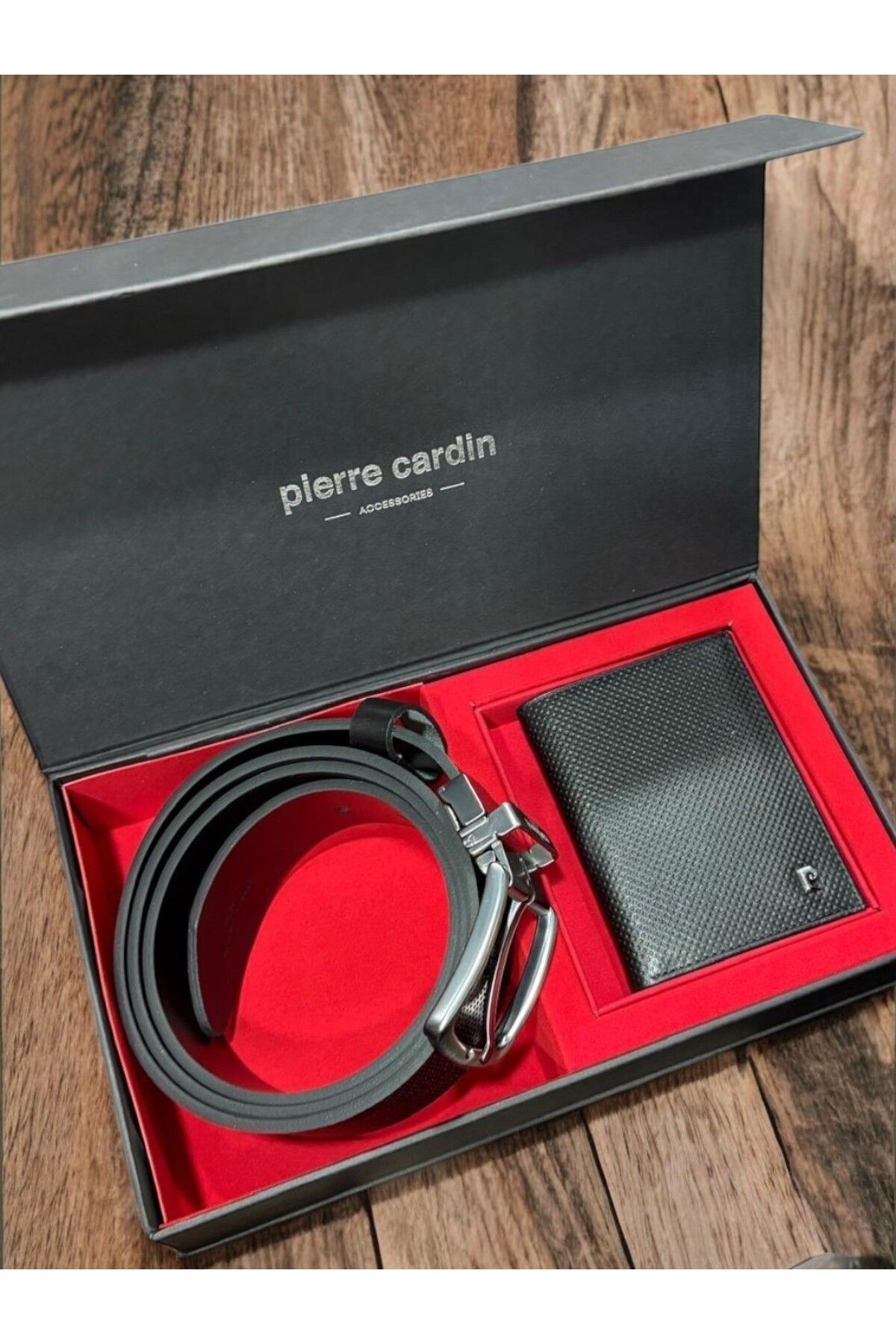 کمربند مشکی مردانه کیف پول جعبه هدیه ویژه مجموعه 2 قطعه داماد Pierre Cardin