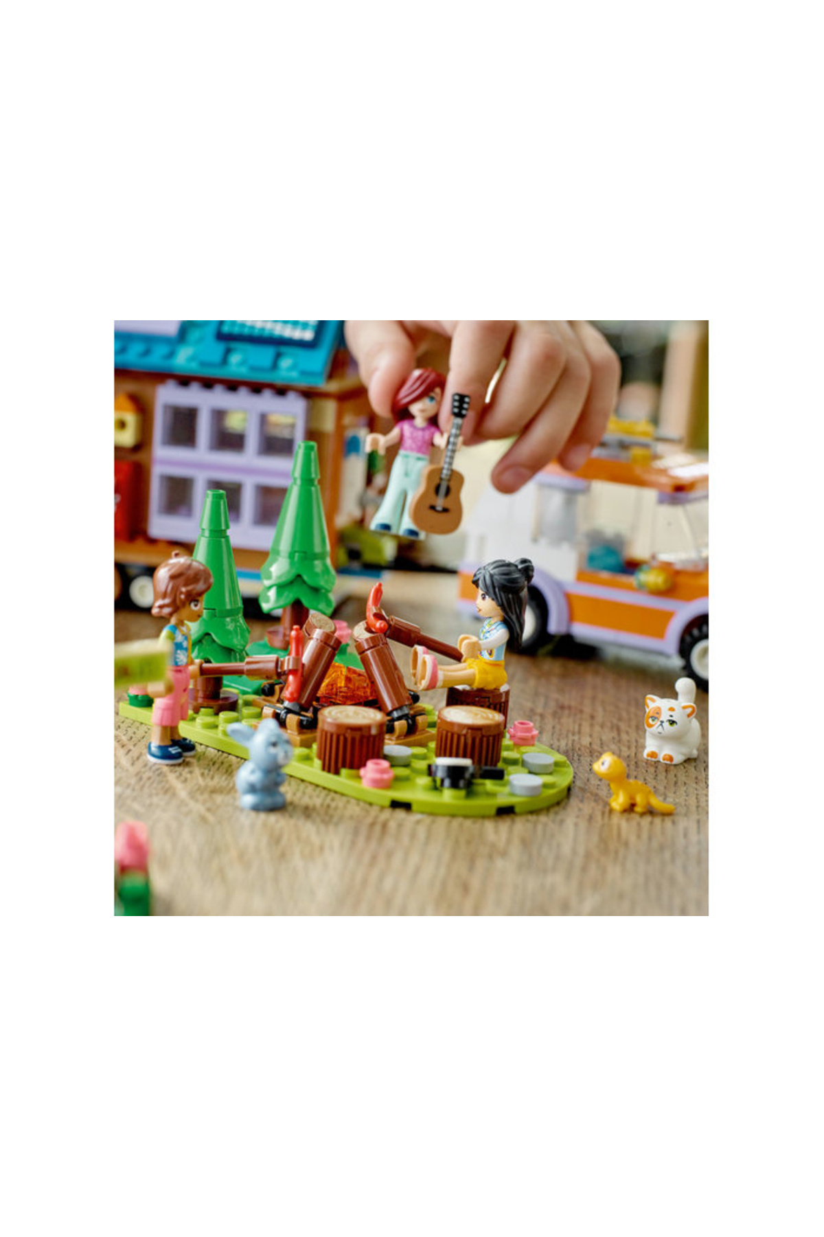 دوستان ۴۱۷۳۵ خانهٔ کوچک قابل حمل (۷۸۵ قطعه)