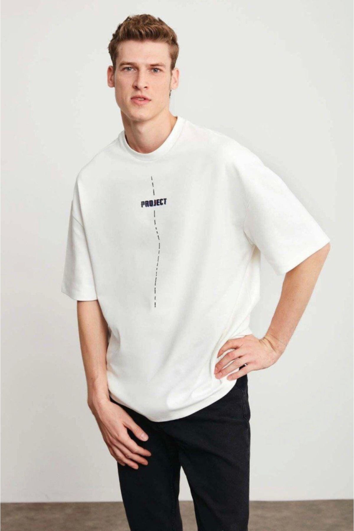 JANES-White Unisex Oversize Printed T-Shirt 3