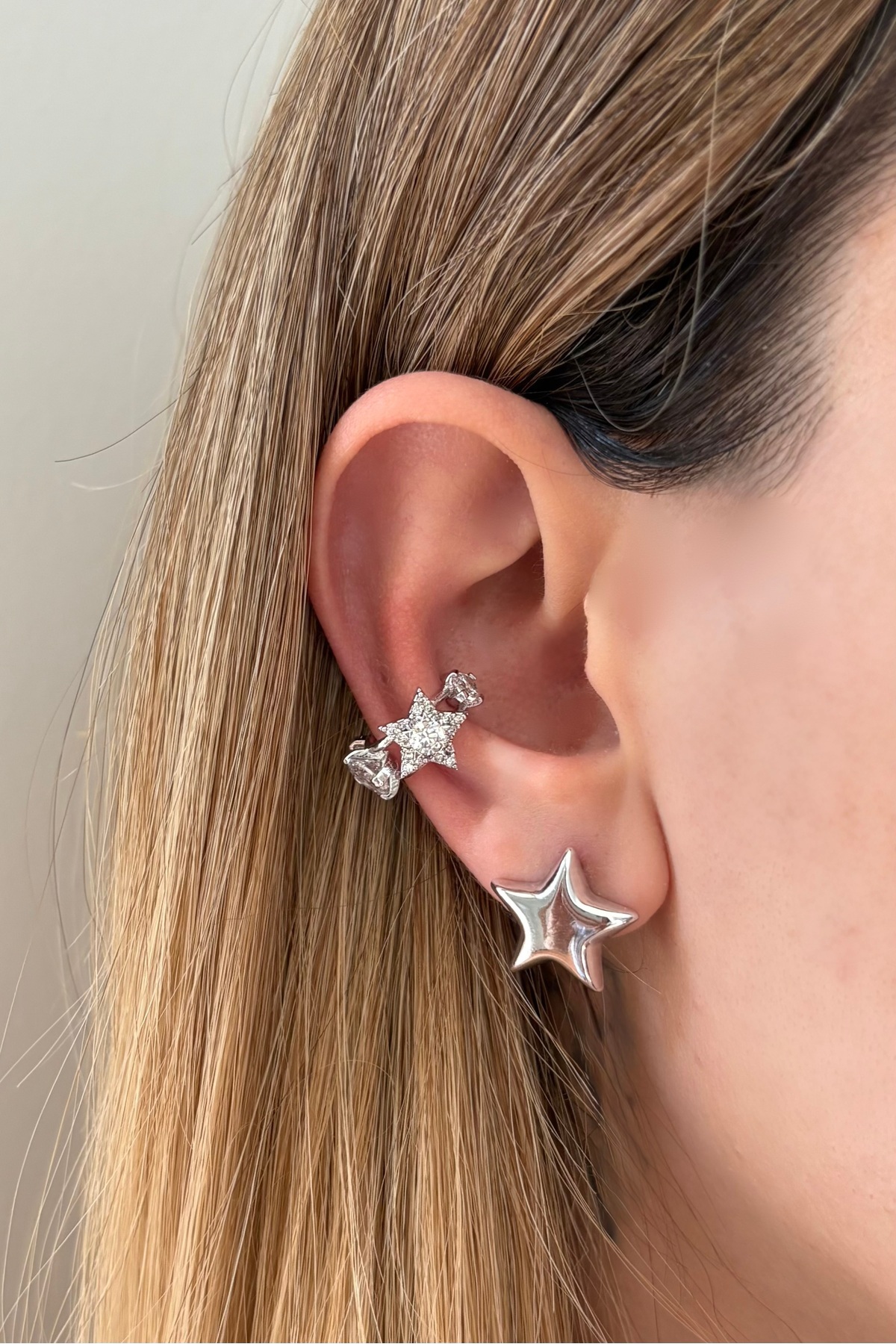 Silver Star Detailed Zircon Gemstone Earcuff