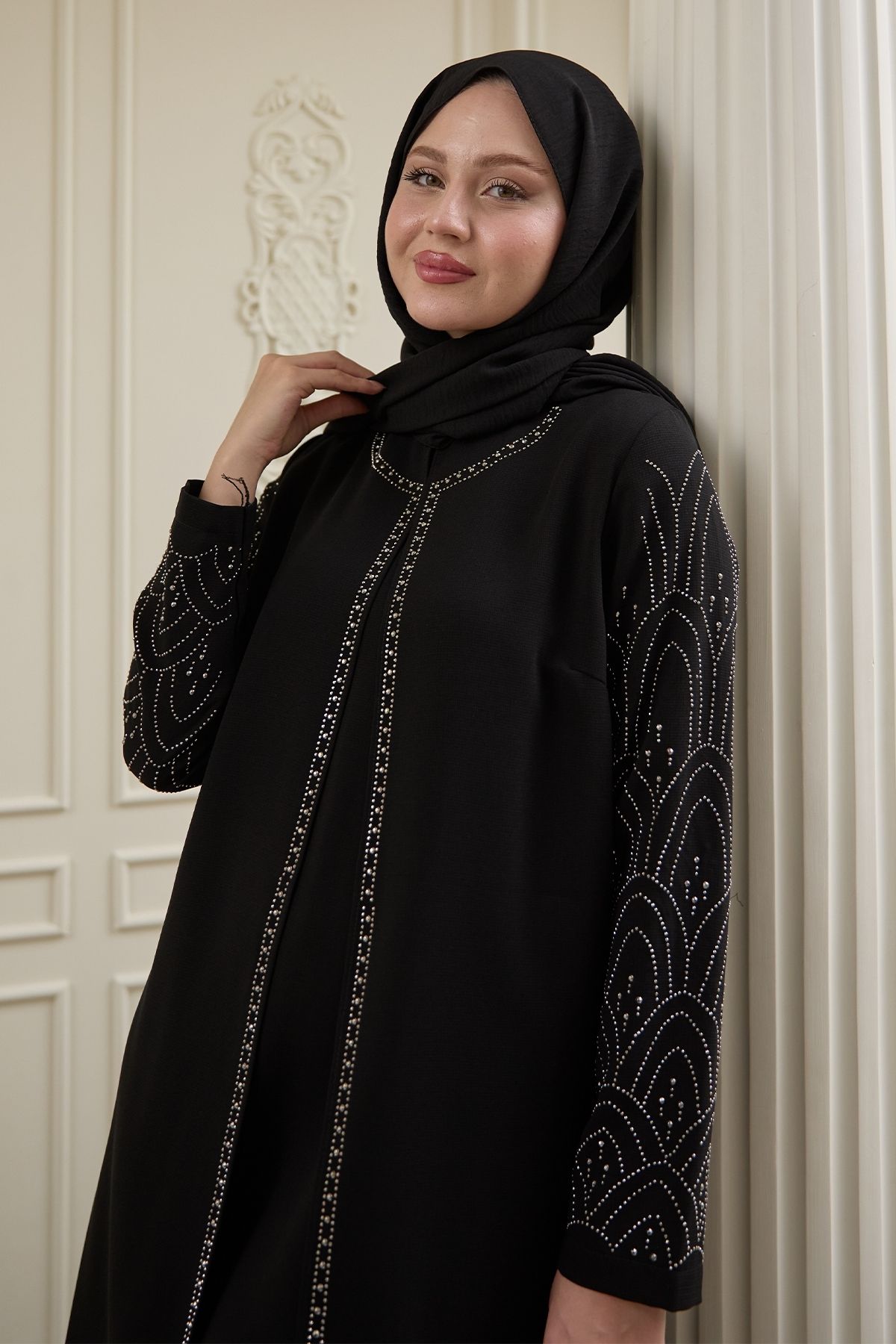 InStyle-Detaliu capac brodat Ferace negru 4
