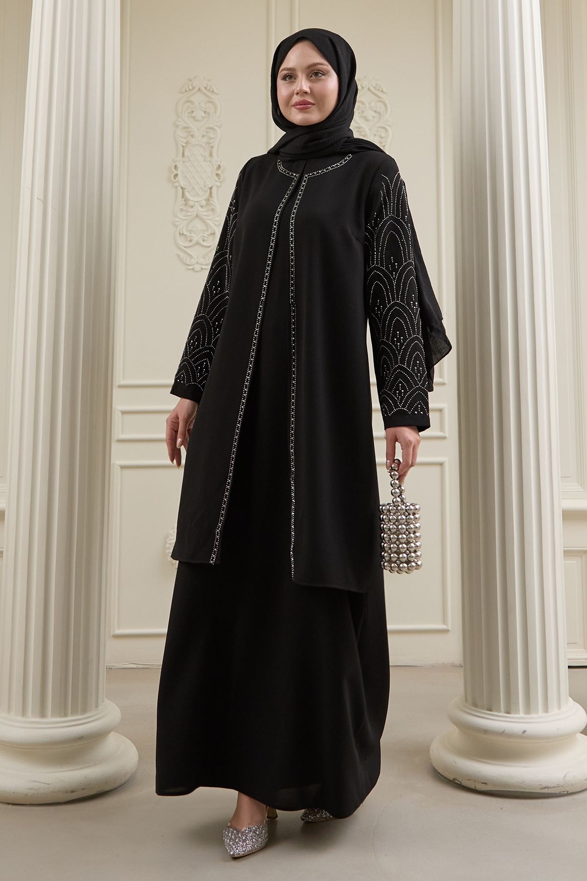 InStyle-Detaliu capac brodat Ferace negru 3