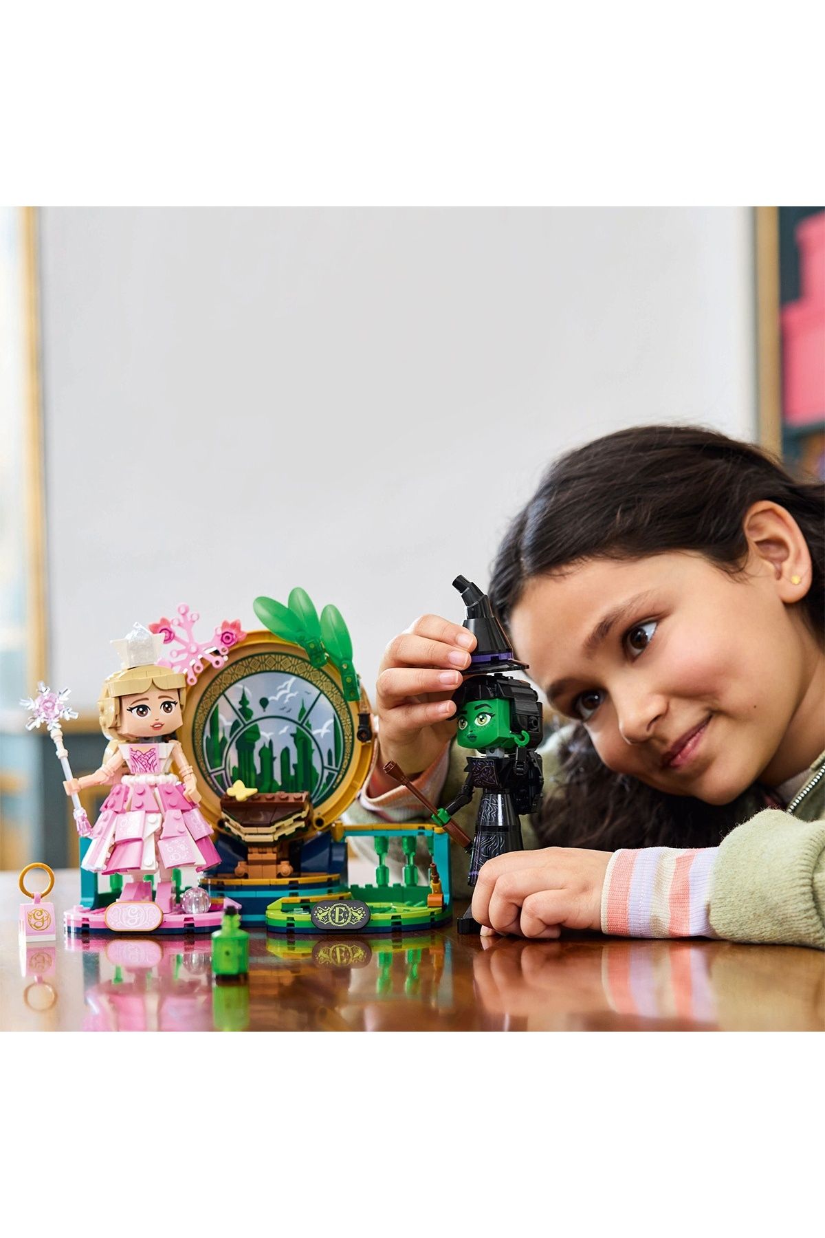 LEGO-Set LEGO Wicked - Figurinele Elphaba si Glinda (75682) 3