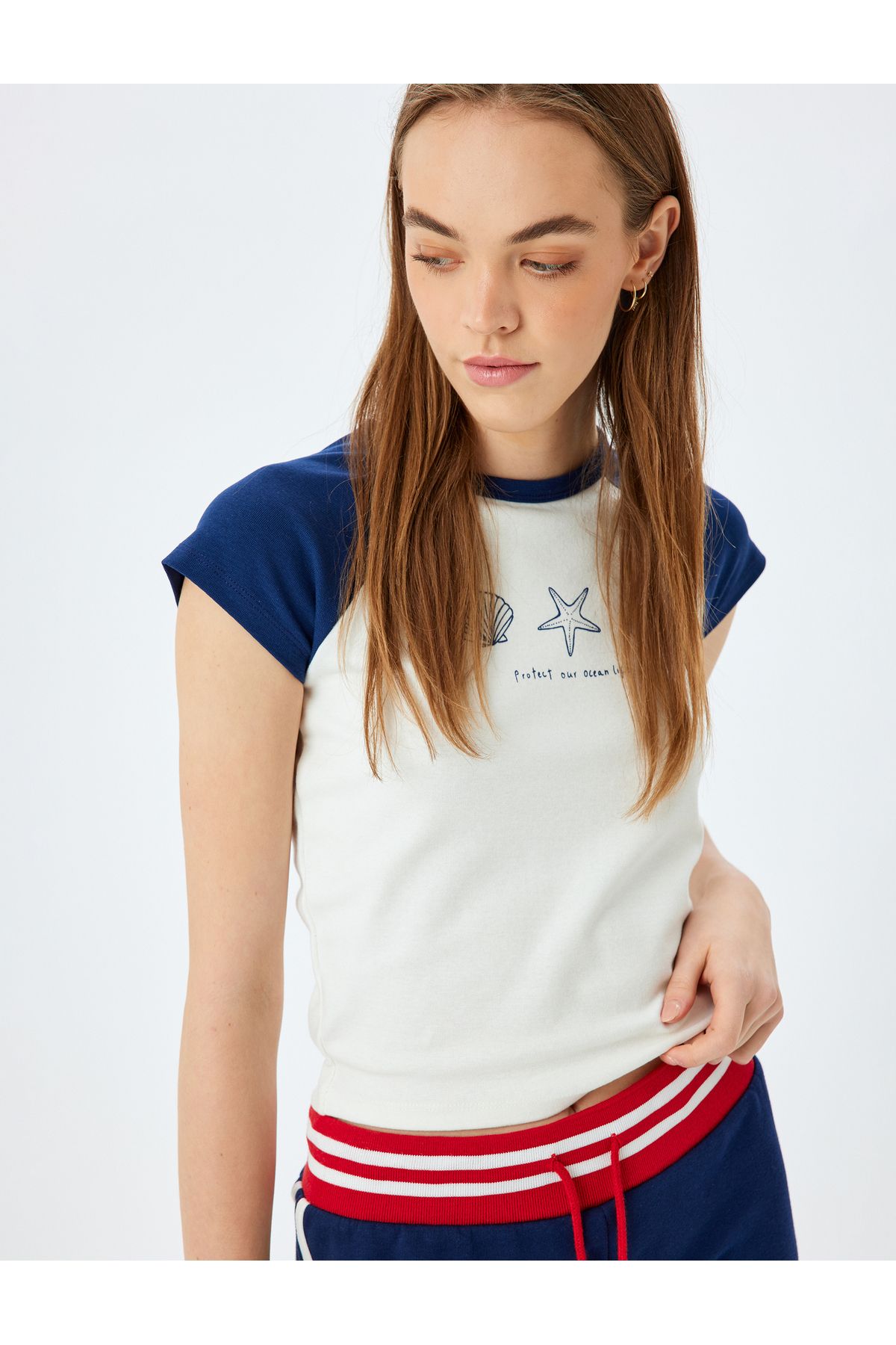 Koton Yeni Sezon Baskılı Renk Bloklu Slim Fit Kısa Kollu Tişört