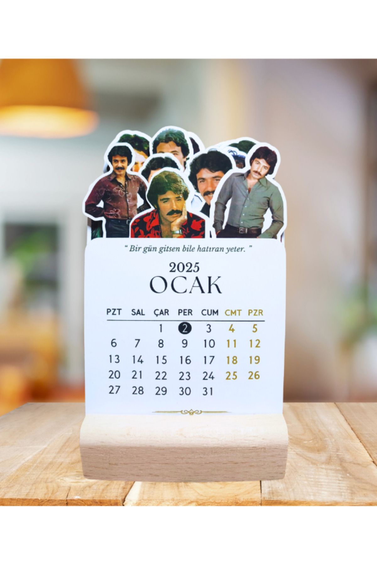 Huggy Craft Ferdi Tayfur Özel Takvimi Ahşap Ayaklı Bütün Özel, Resmi, Dini Günler Takvimi 2025 Güncel