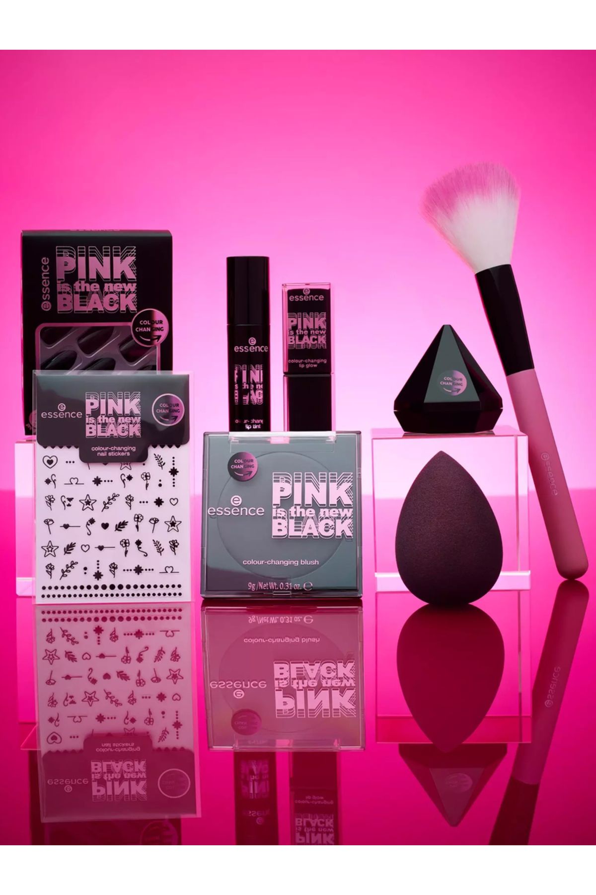 Essence-PINK Is The New BLACK Colour-Changing Click and Go Nails 01 4
