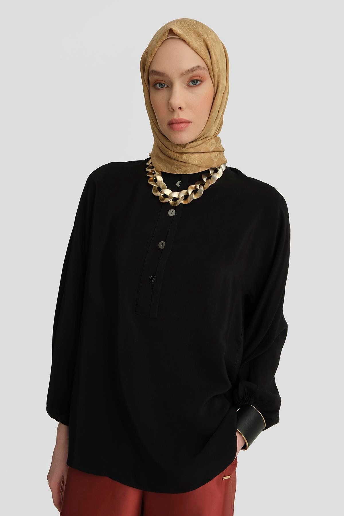 Armine-25Y3719 Black Buttoned Blouse 3