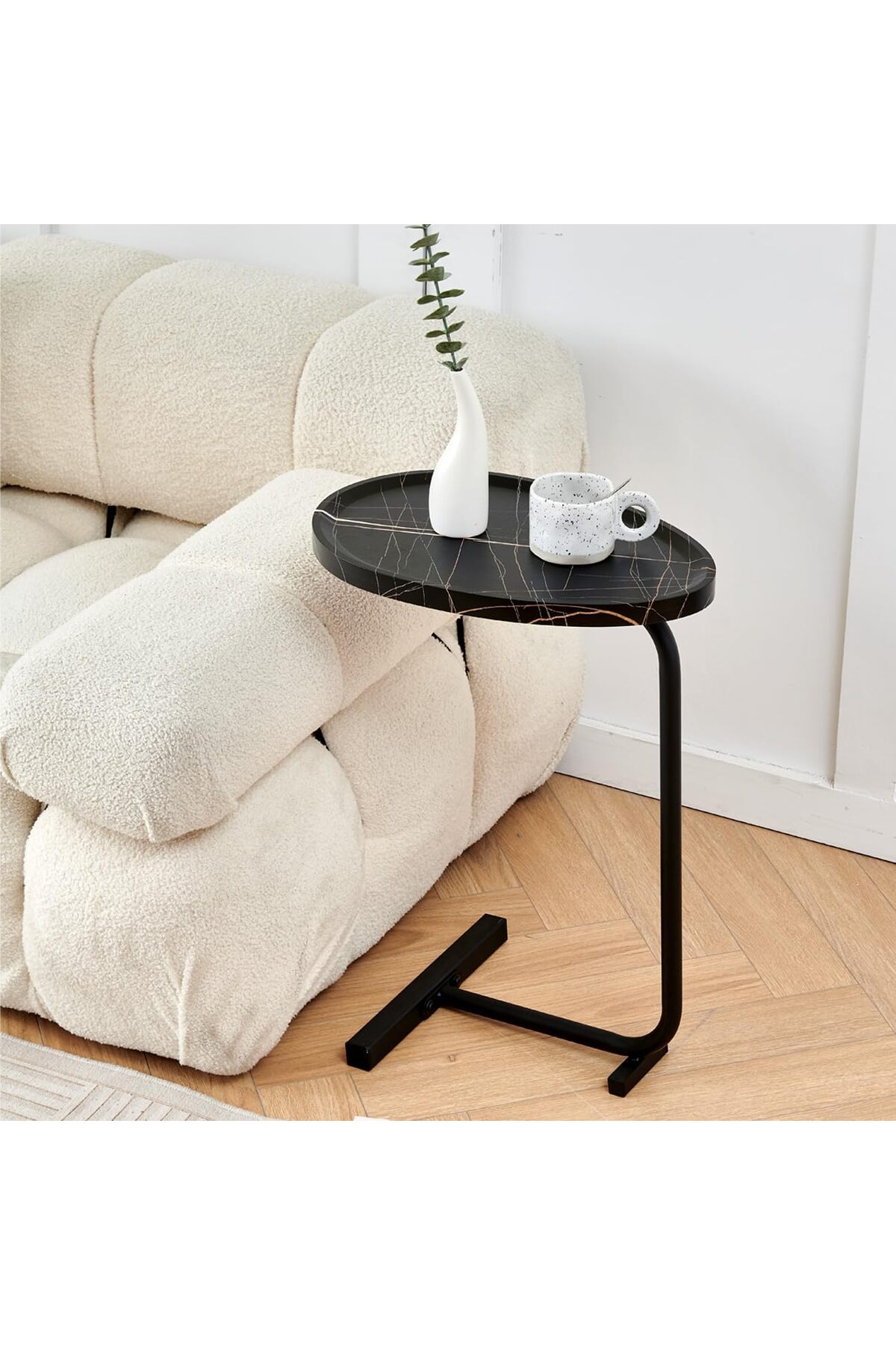 طاولة قهوة عصرية | طاولة جانبية علي شكل حرف سي سطح رخامي وارجل معدنية باللون الأسود 60x45x30 سم