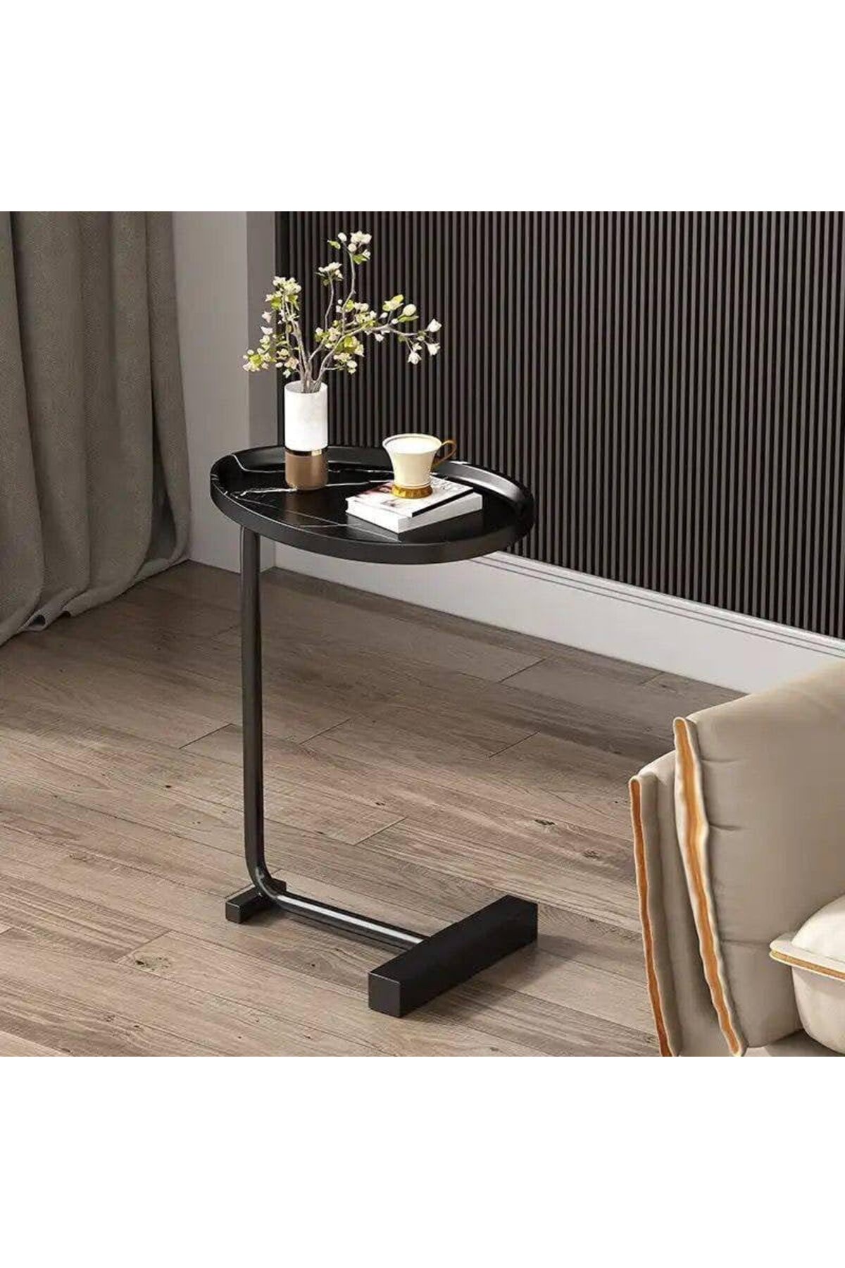 طاولة قهوة عصرية | طاولة جانبية علي شكل حرف سي سطح رخامي وارجل معدنية باللون الأسود 60x45x30 سم