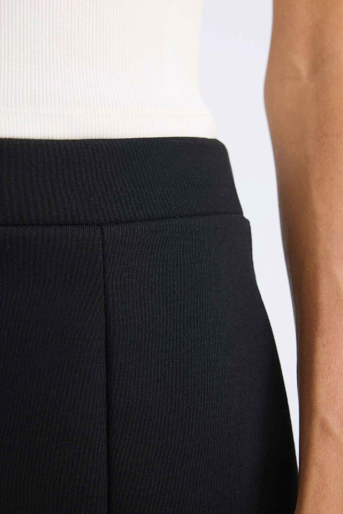 DeFacto-A-Linie, normale Taille, Basic, gerader Schlitz, schwarzer Minirock 3153837 7