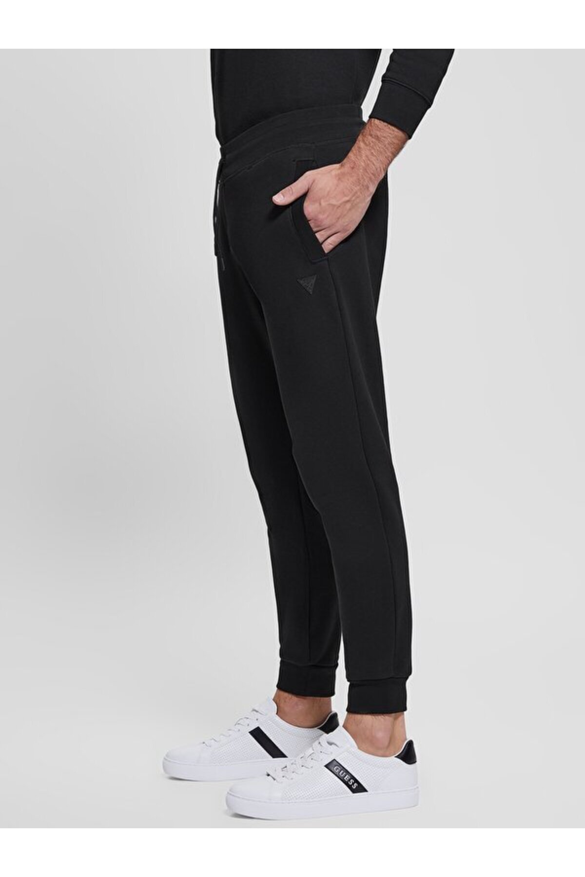 Guess-Aldwin Men's Active Regular Fit Sweatpants 3