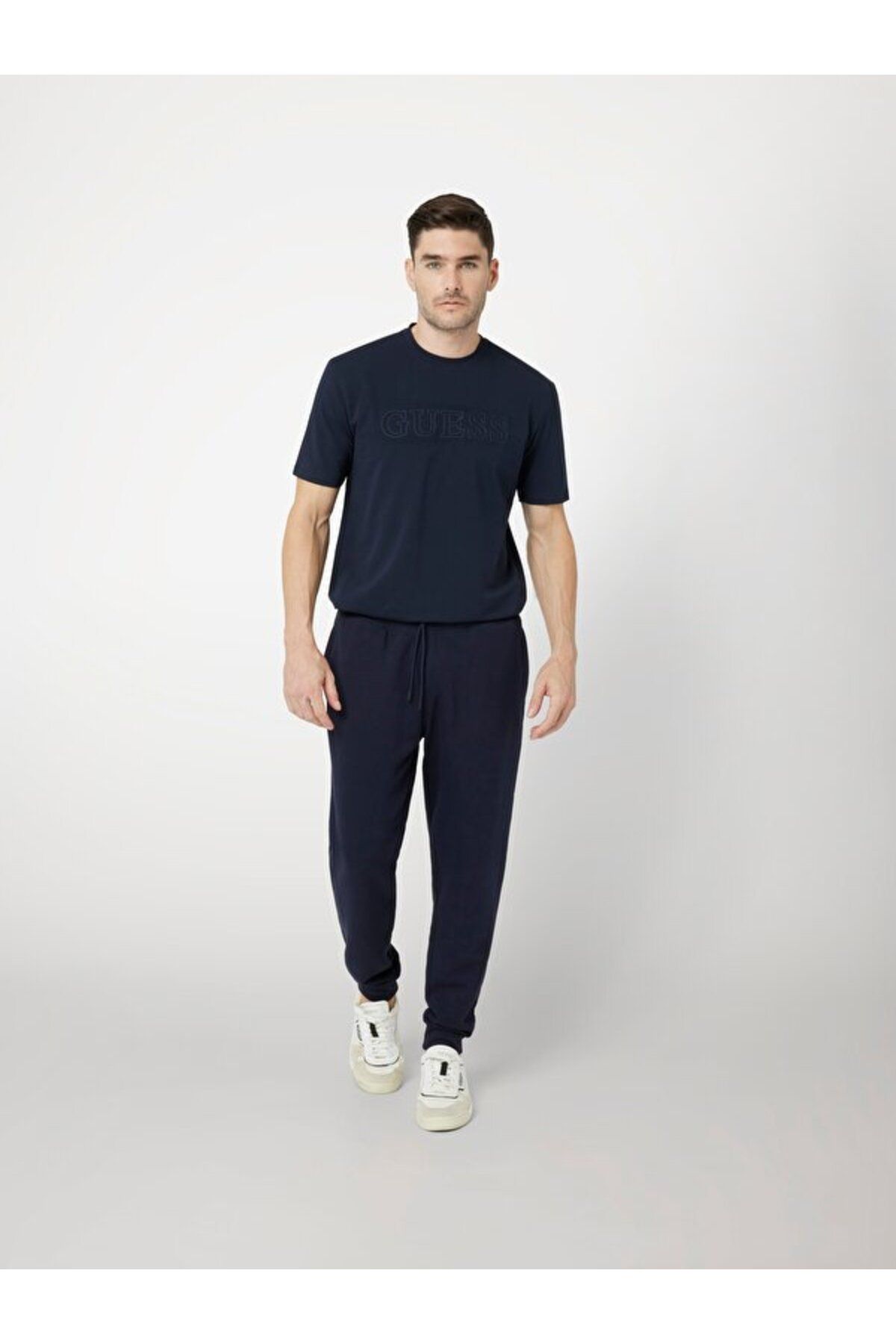 Guess-Aldwin Men's Active Regular Fit Sweatpants 2