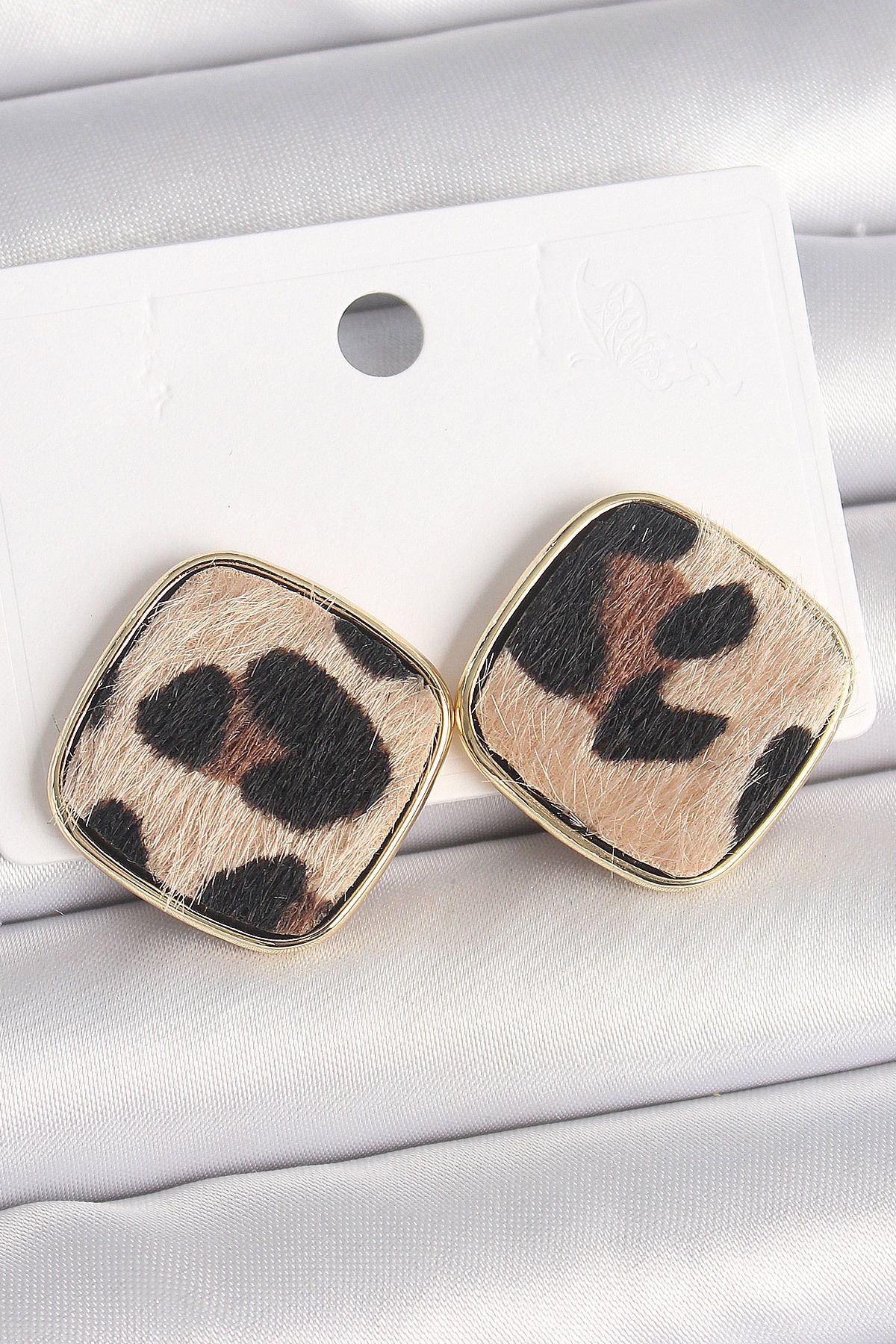 New Things Pirinç Gold Renk Kare Leopar Model Kadın Küpe