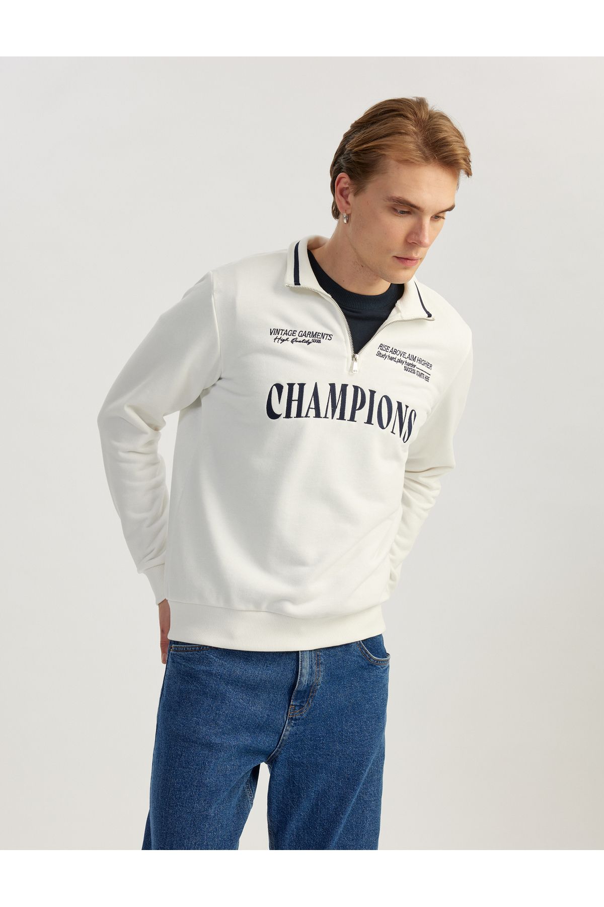 Koton Yeni Sezon Yarım Fermuarlı İşlemeli Uzun Kollu Sweatshirt