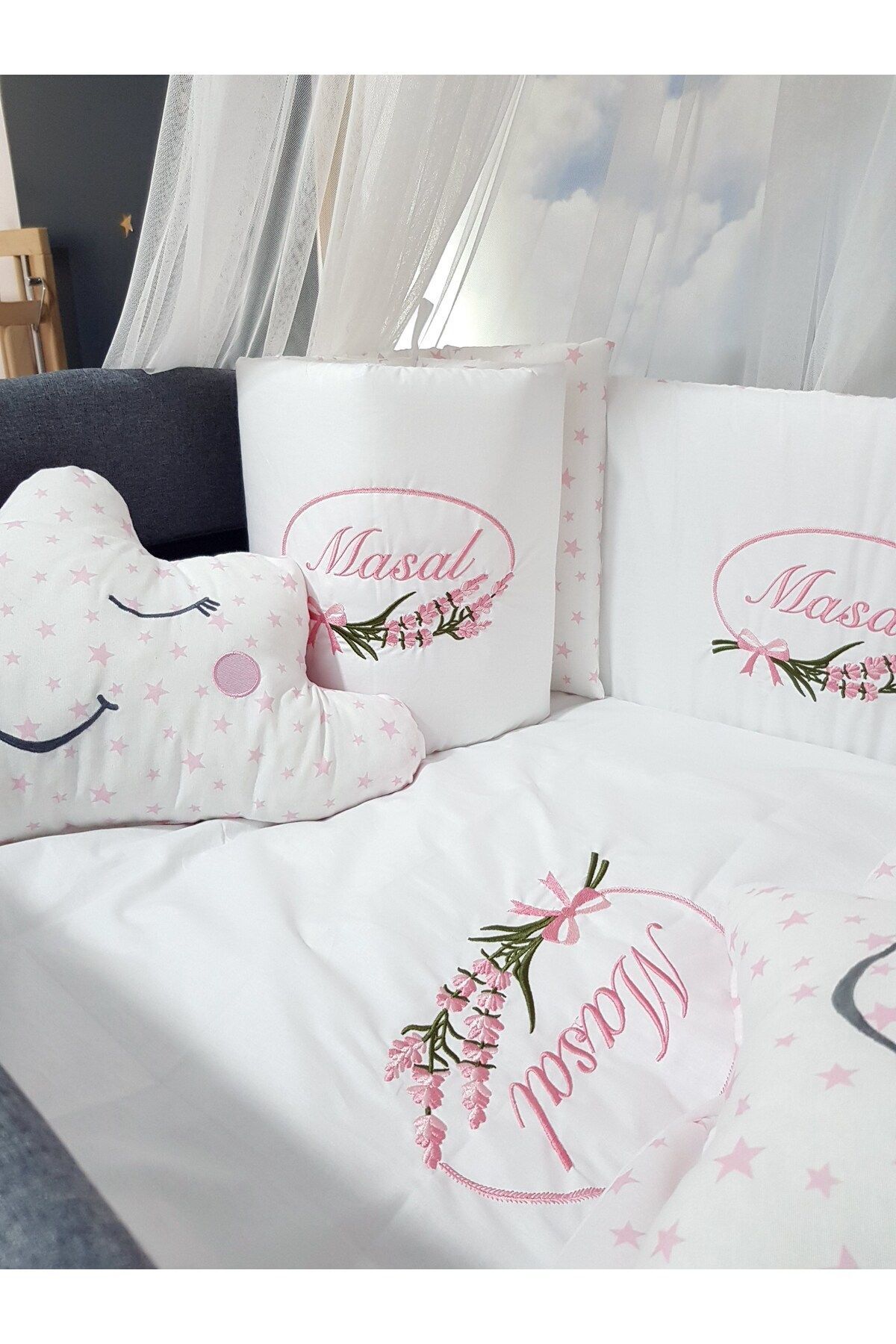 Baby Clime 70x110 Nakışlı Bebek Uyku Seti Isimli - Lüks Cibinlik Ve Aparat - Çiçek Fiyonk Motifli fotoğrafı 6 (önizleme)