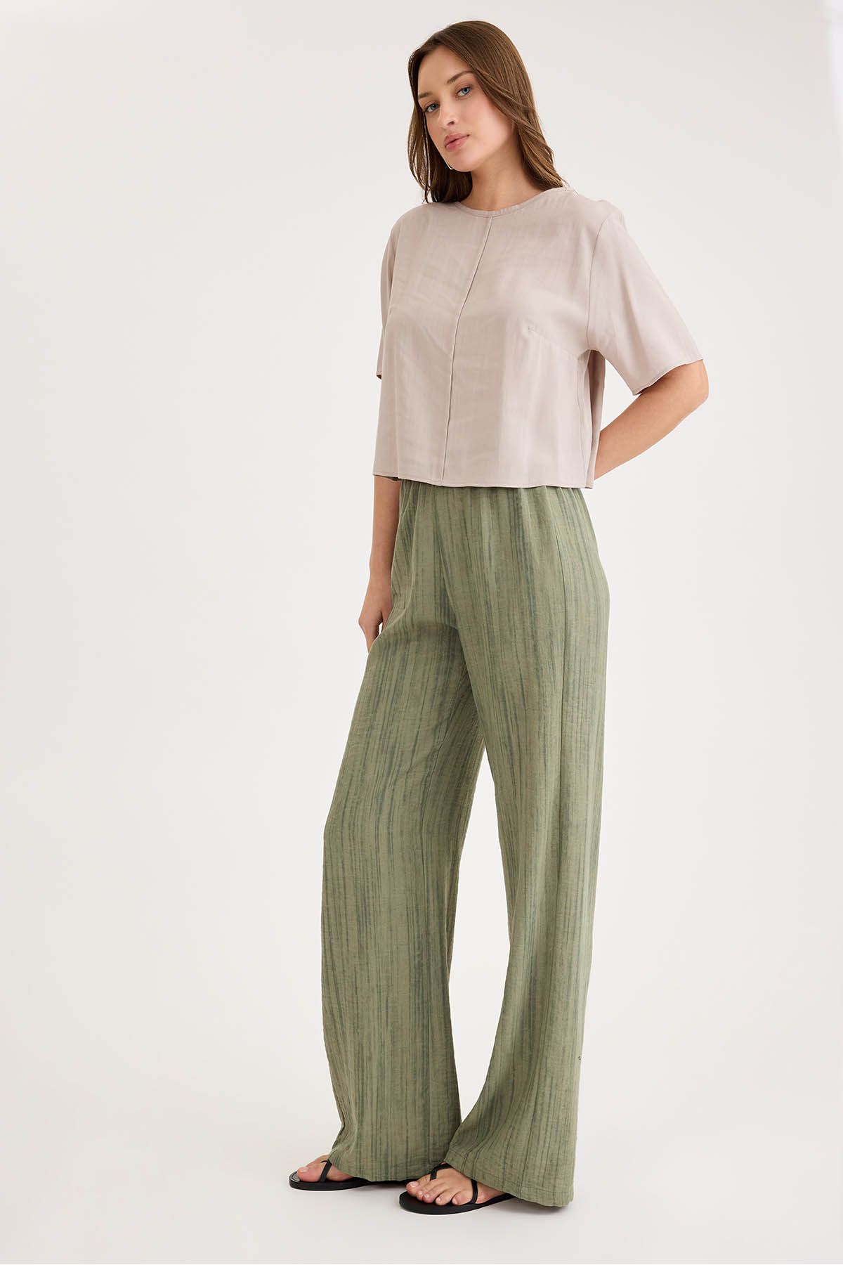 Vitrin-Patterned Wide Leg Trousers with Elastic Waist 3