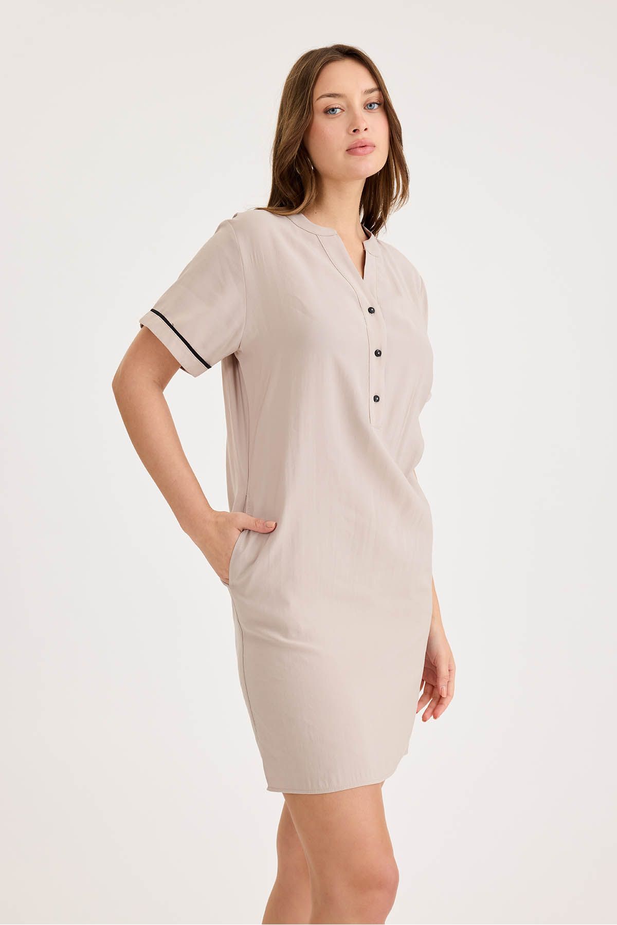 Vitrin-Judge Collar Buttoned Short Sleeve Pocket Dress 3