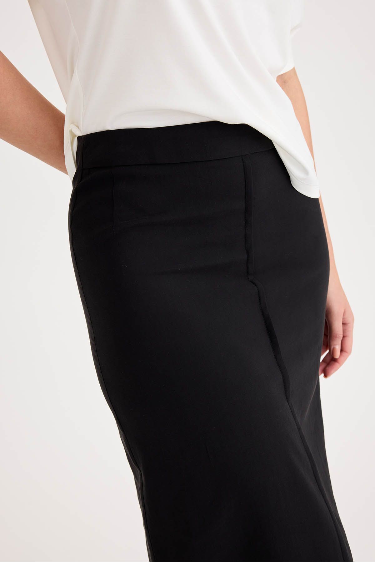 Vitrin-Midi Length Skirt with Front Stitching 2