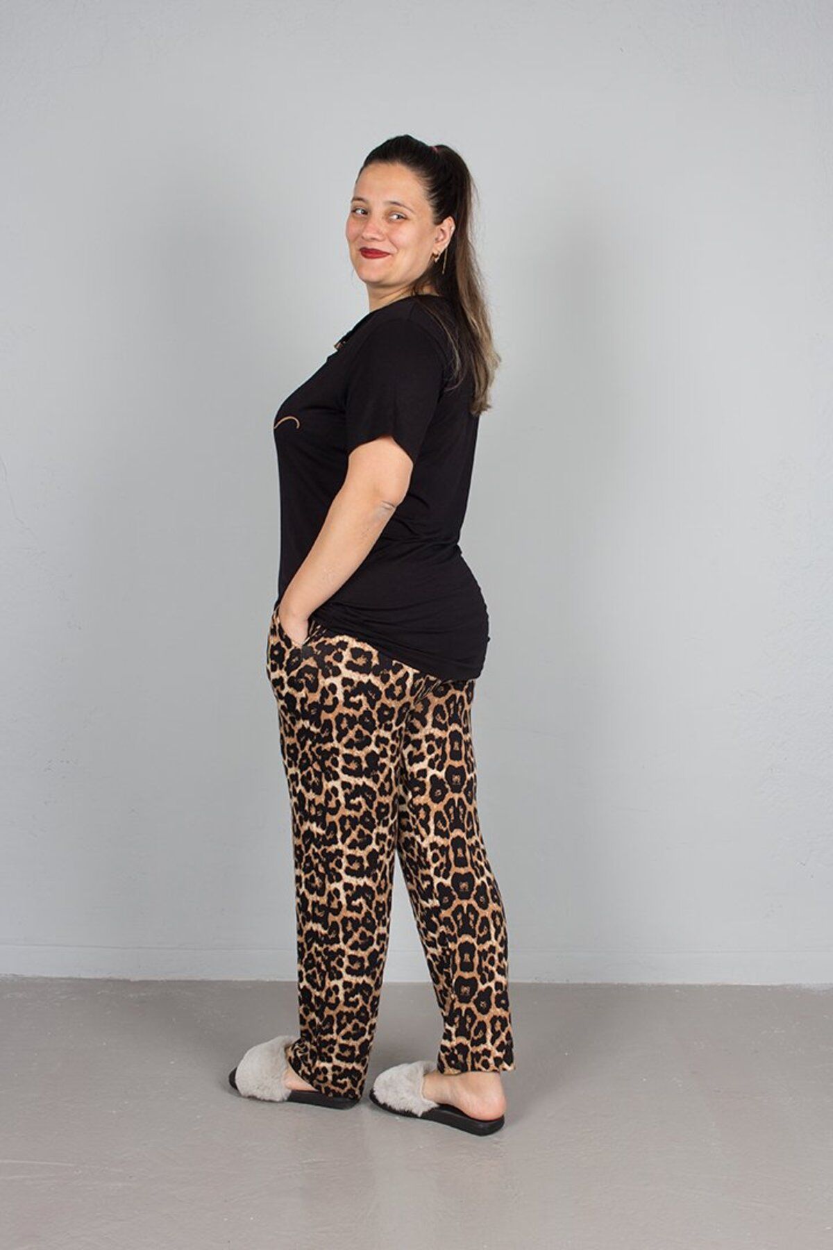 Truva XXL-Plus Size Bottom Leopard Top Buttoned Pajamas Set 6