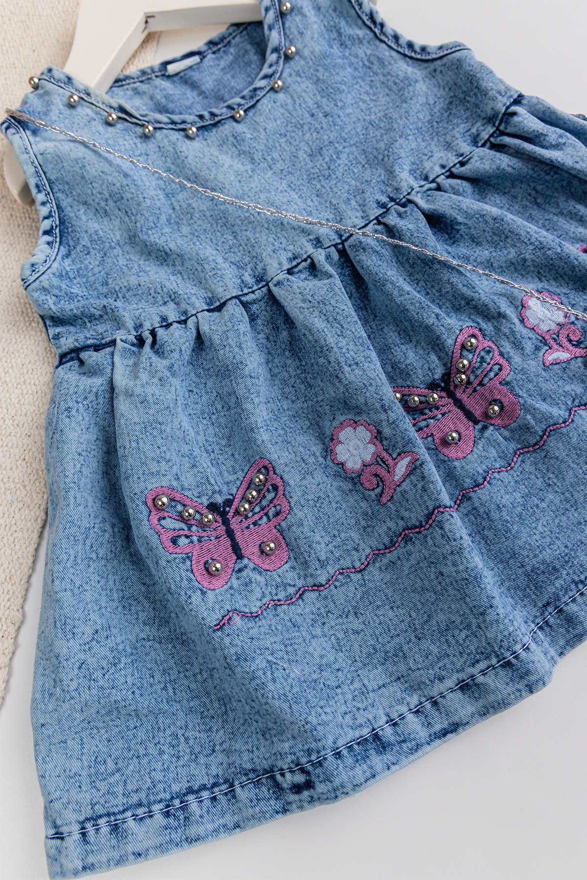 Babymod Kelebek İşlemeli Boncuklu Çanta Hediyeli Kız Bebek Kot Elbise Jean Jile fotoğrafı 4 (önizleme)