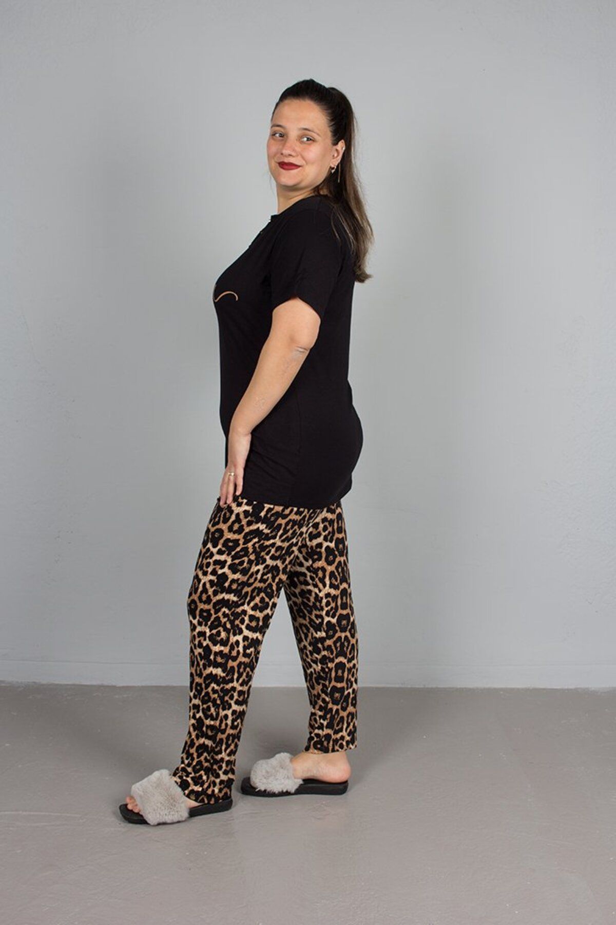 Truva XXL-Plus Size Bottom Leopard Top Buttoned Pajamas Set 4