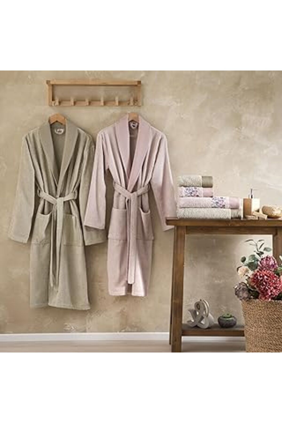 Roses Store Taç Tiffany Desenli%100 Pamuk Aile Seti, Camel, Kadın Bornoz: M/Erkek Bornoz: L / 2 Adet Baş Havlus