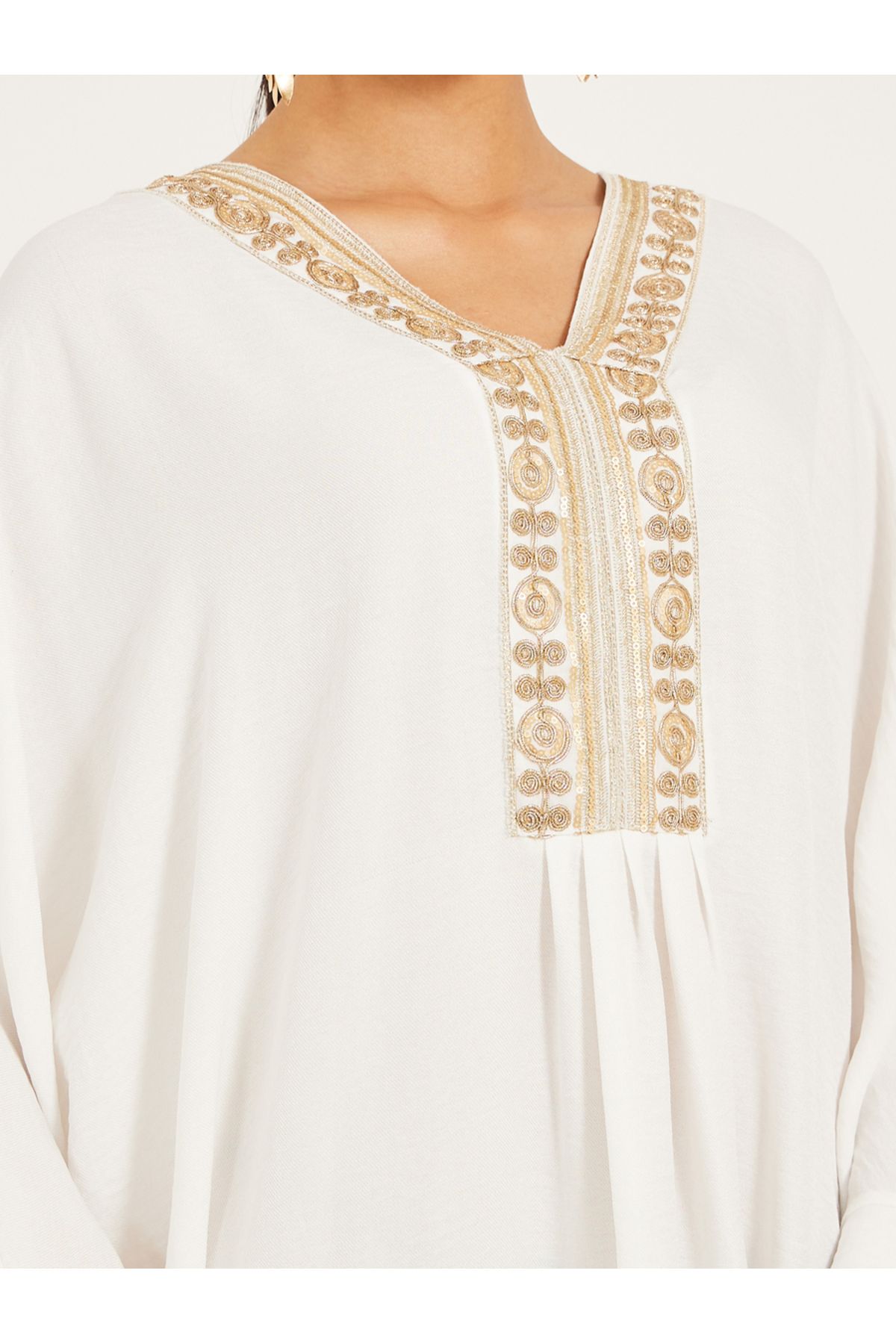 Styli-Embroidered V-Neck Batwing Sleeve A-Line Jalabyia 4