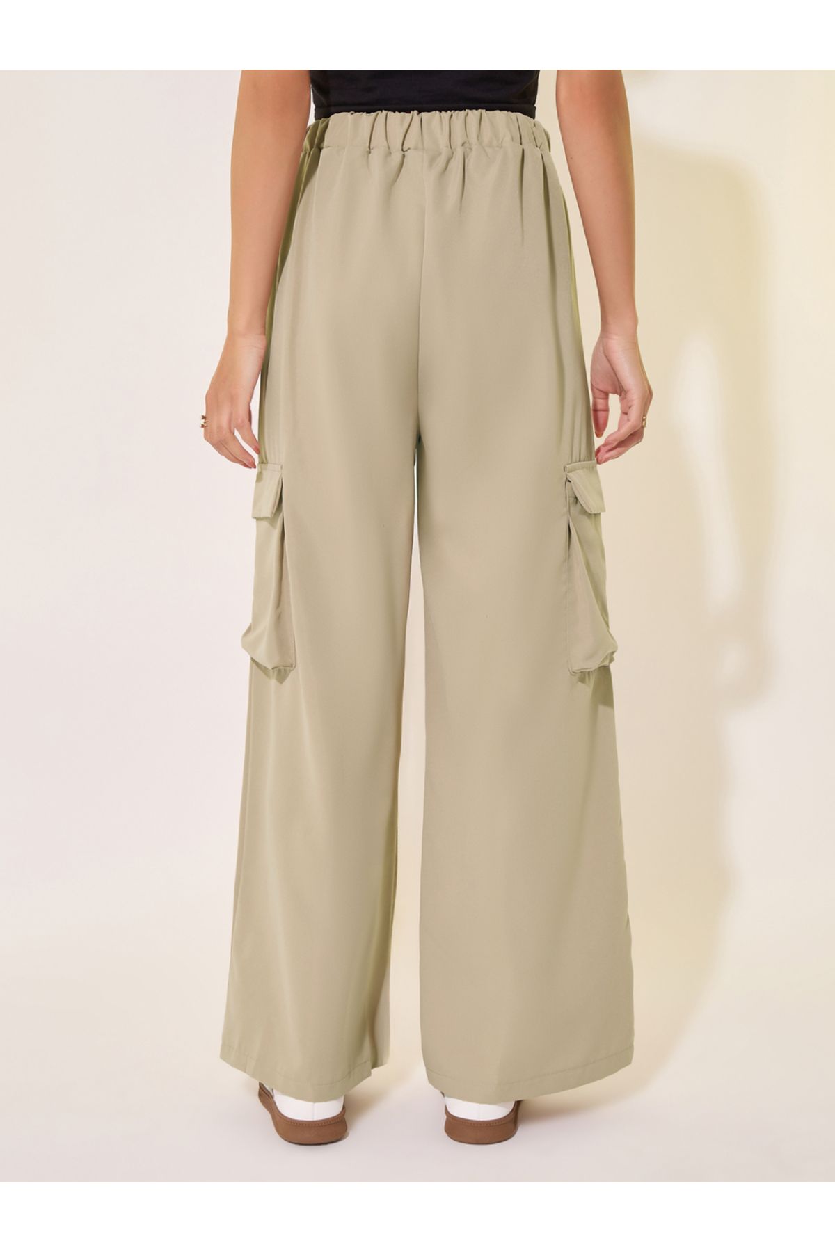 Take Two By Styli-Solid Mid-Rise Wide Leg Cargo Pants 4