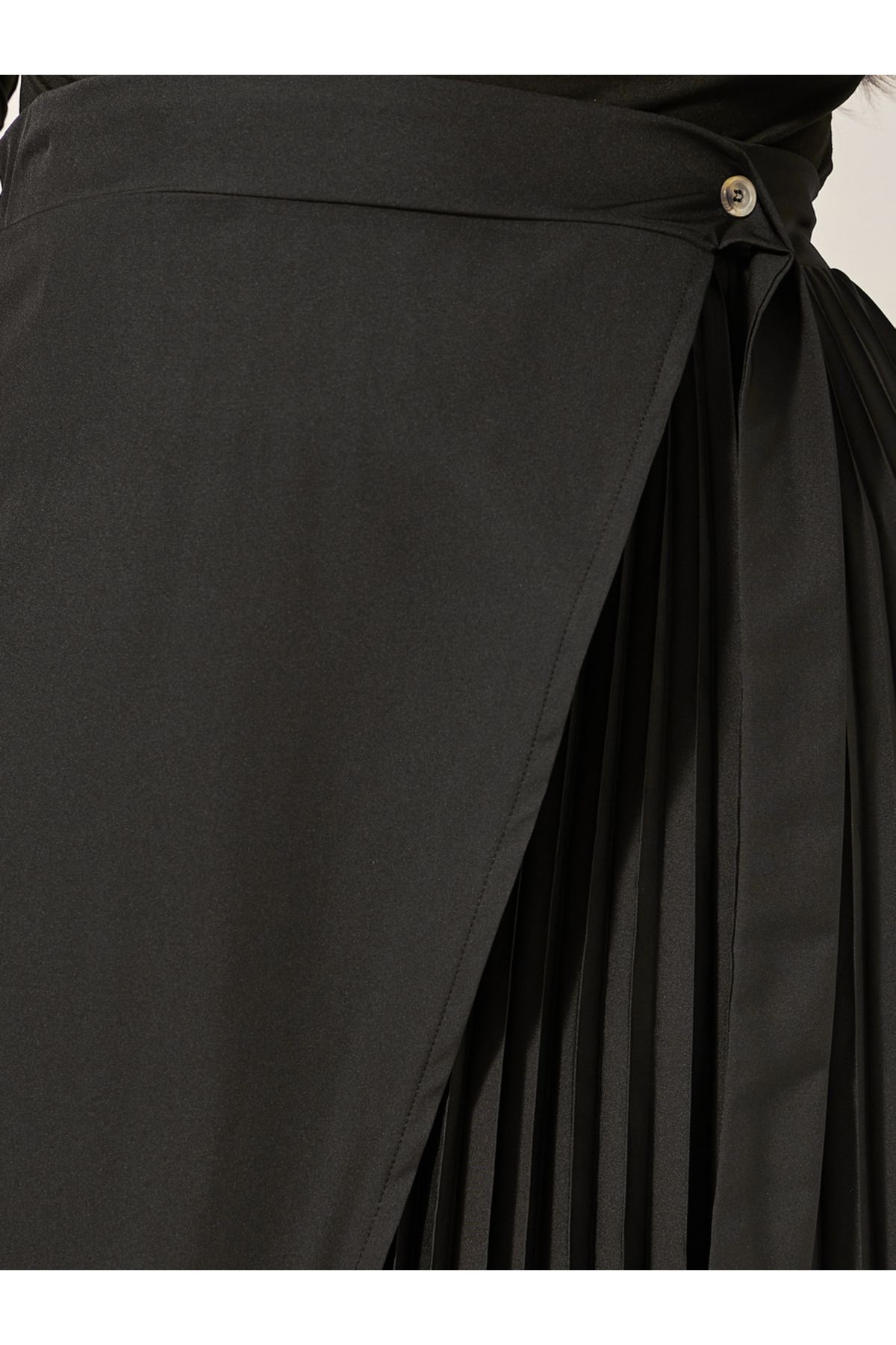 Styli-Plus Size Overlap Wrap A-Line Midi Skirt with Pleated Detail 3