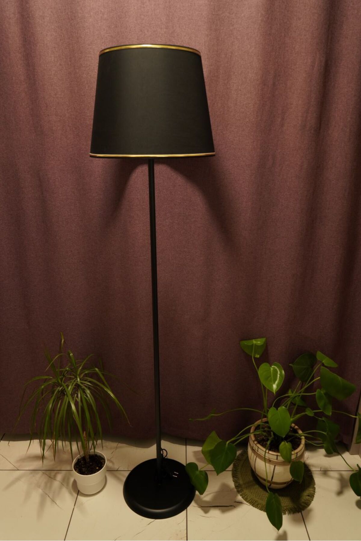 retro home design Siyah Model Konik Gold Detaylı Siyah Kumaş Şapkalı Lambader Dekoratif Yatak Odası Salon