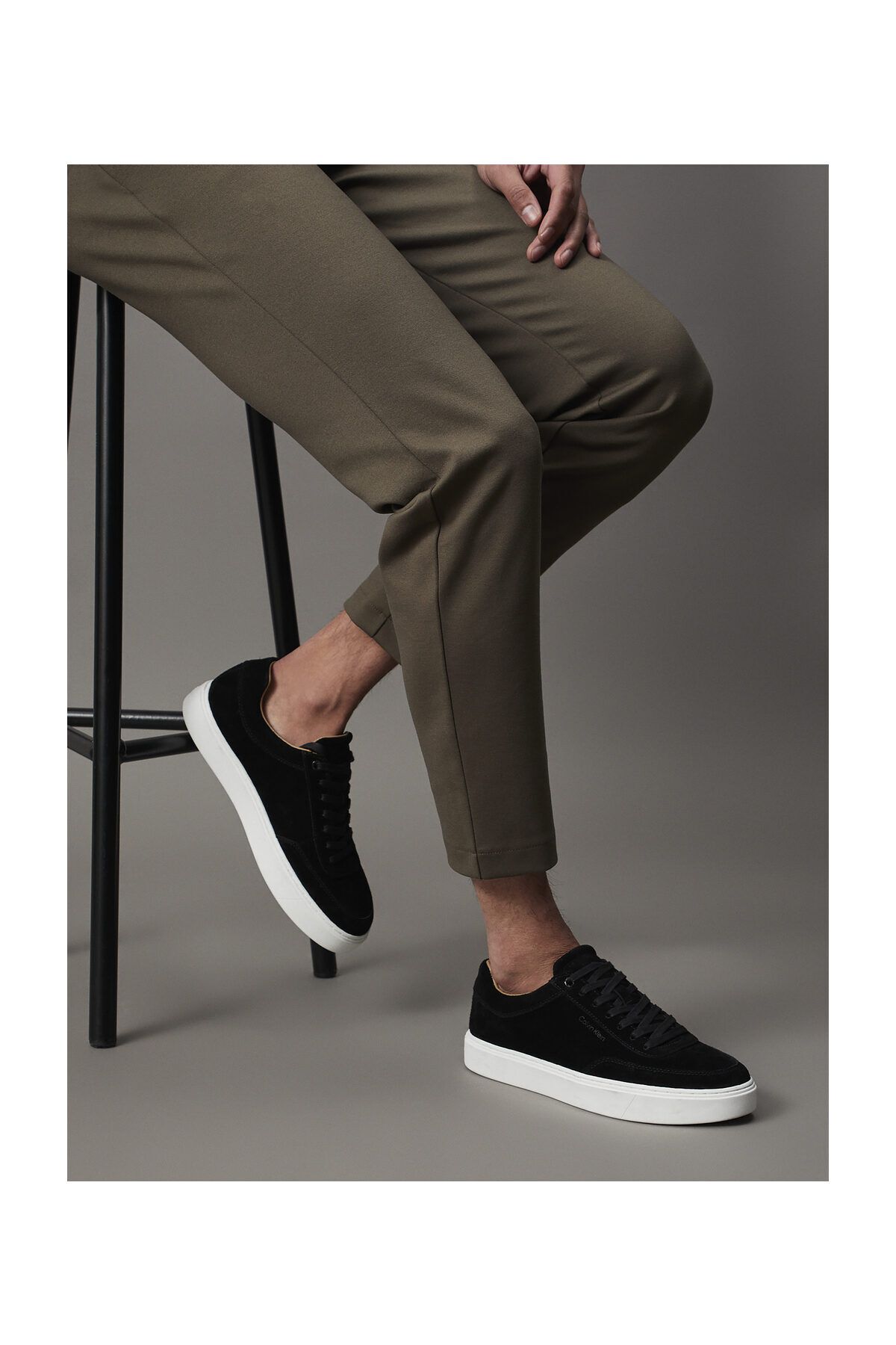 Calvin Klein-Schnürschuhe aus Wildleder mit Spitze 13