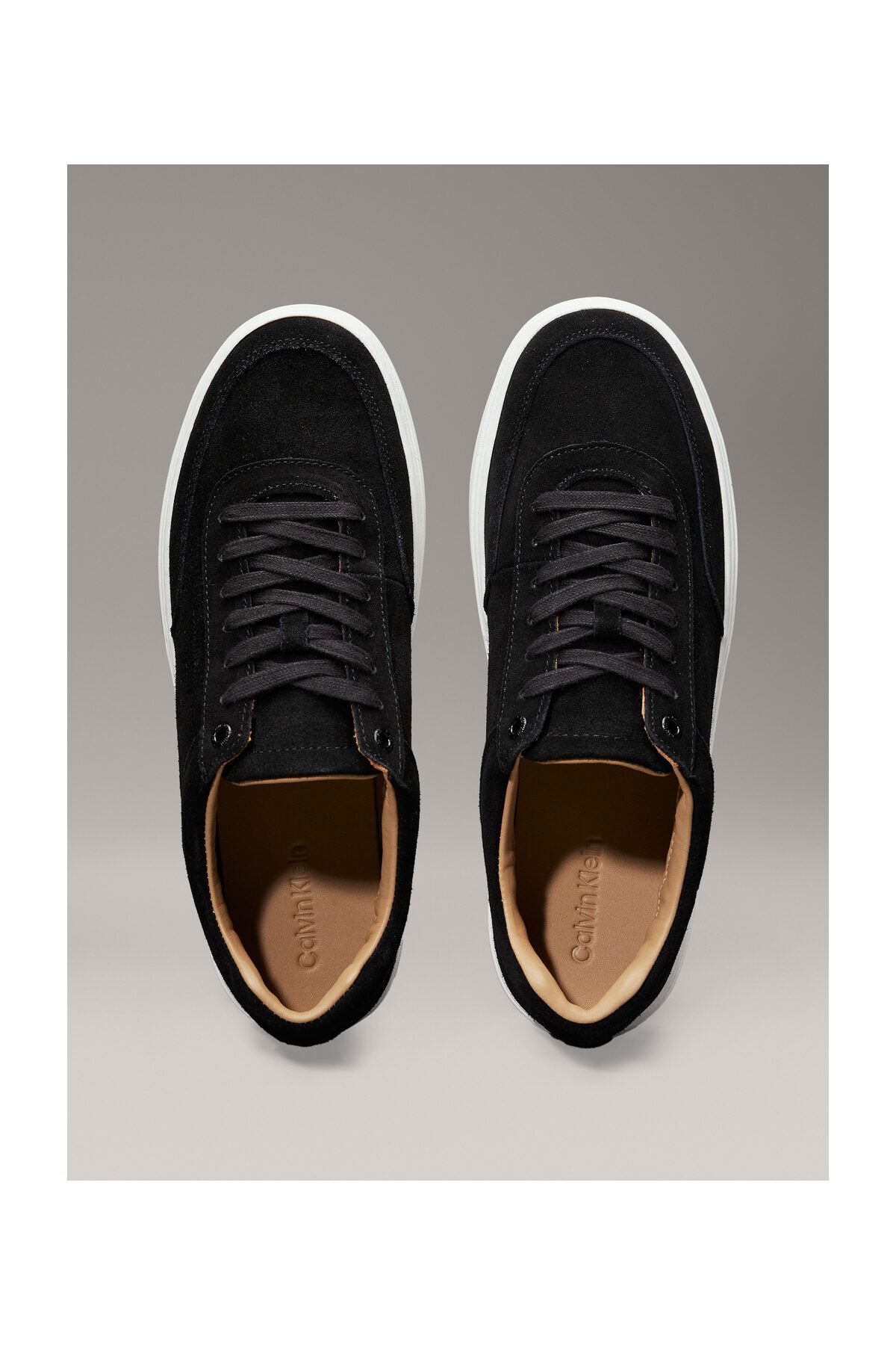 Calvin Klein-Schnürschuhe aus Wildleder mit Spitze 12