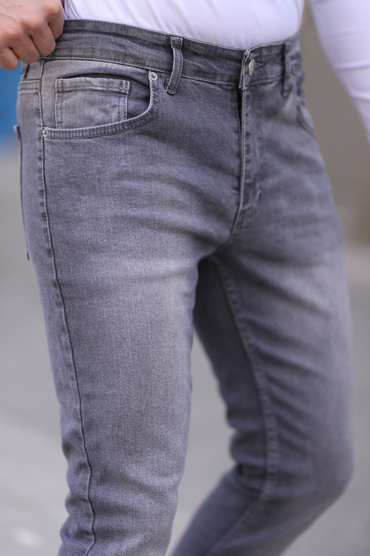 Trendyol Collection-Graue Jeans-Jeanshose aus flexiblem Stoff mit normaler Passform TMNSS25JE00001 4