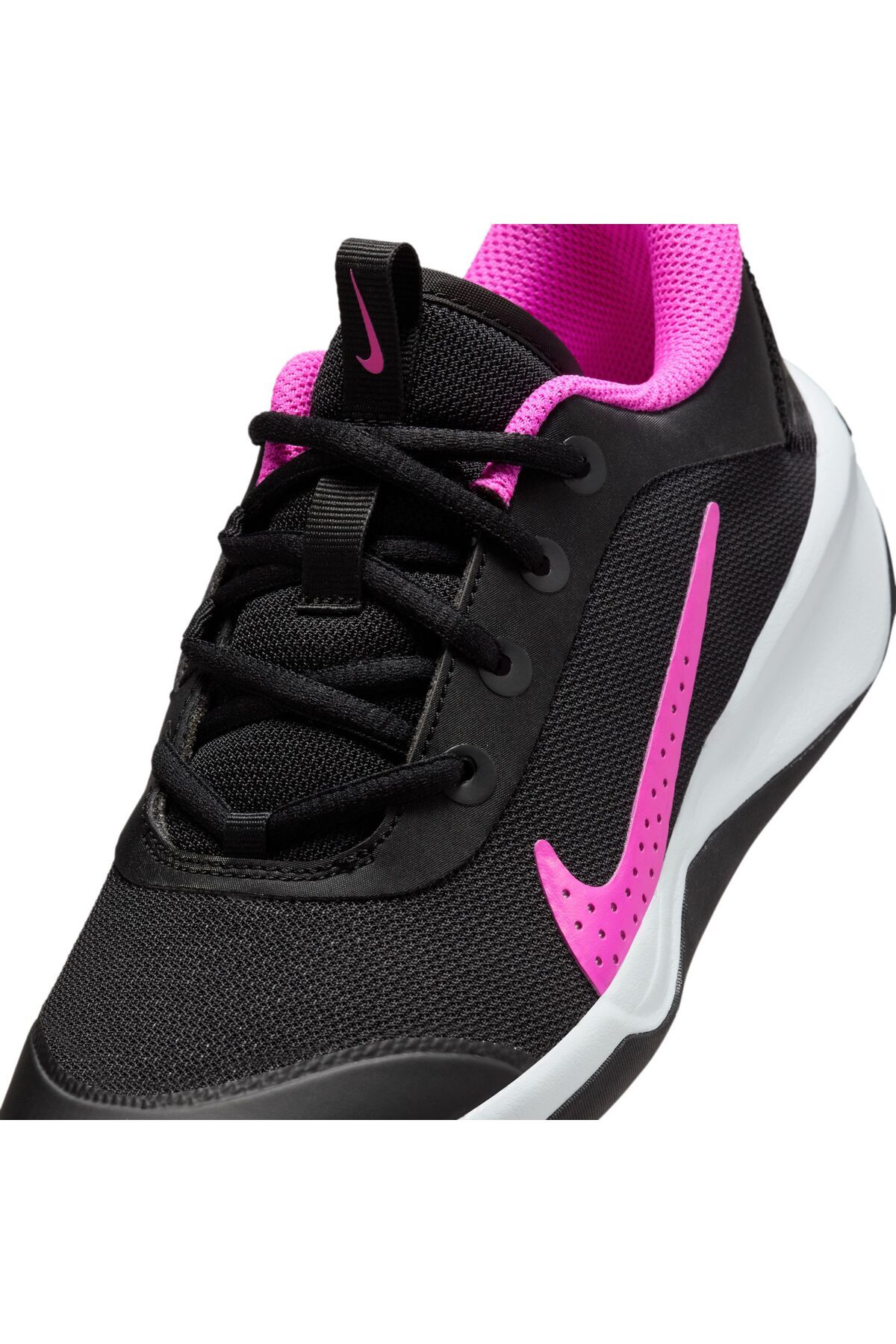 Nike-Omni Multi-Court Gs. 3